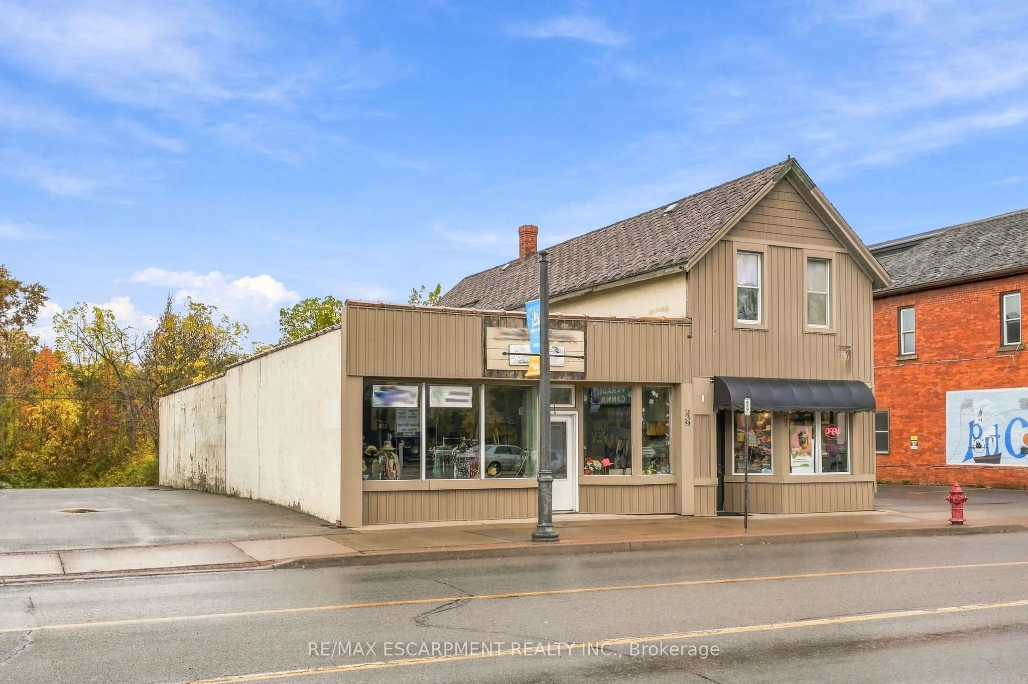 239 Main Street W