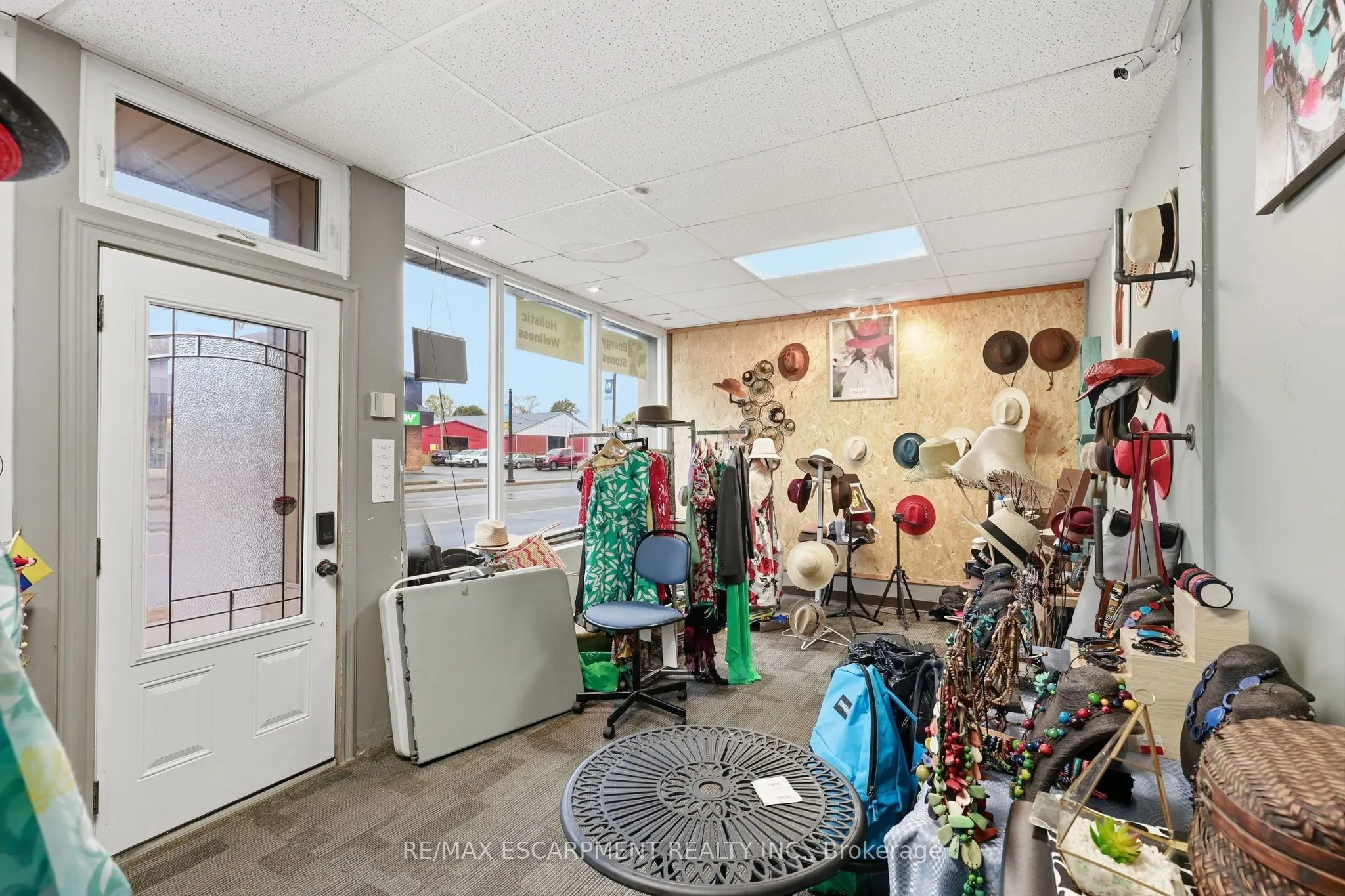 239 Main Street W