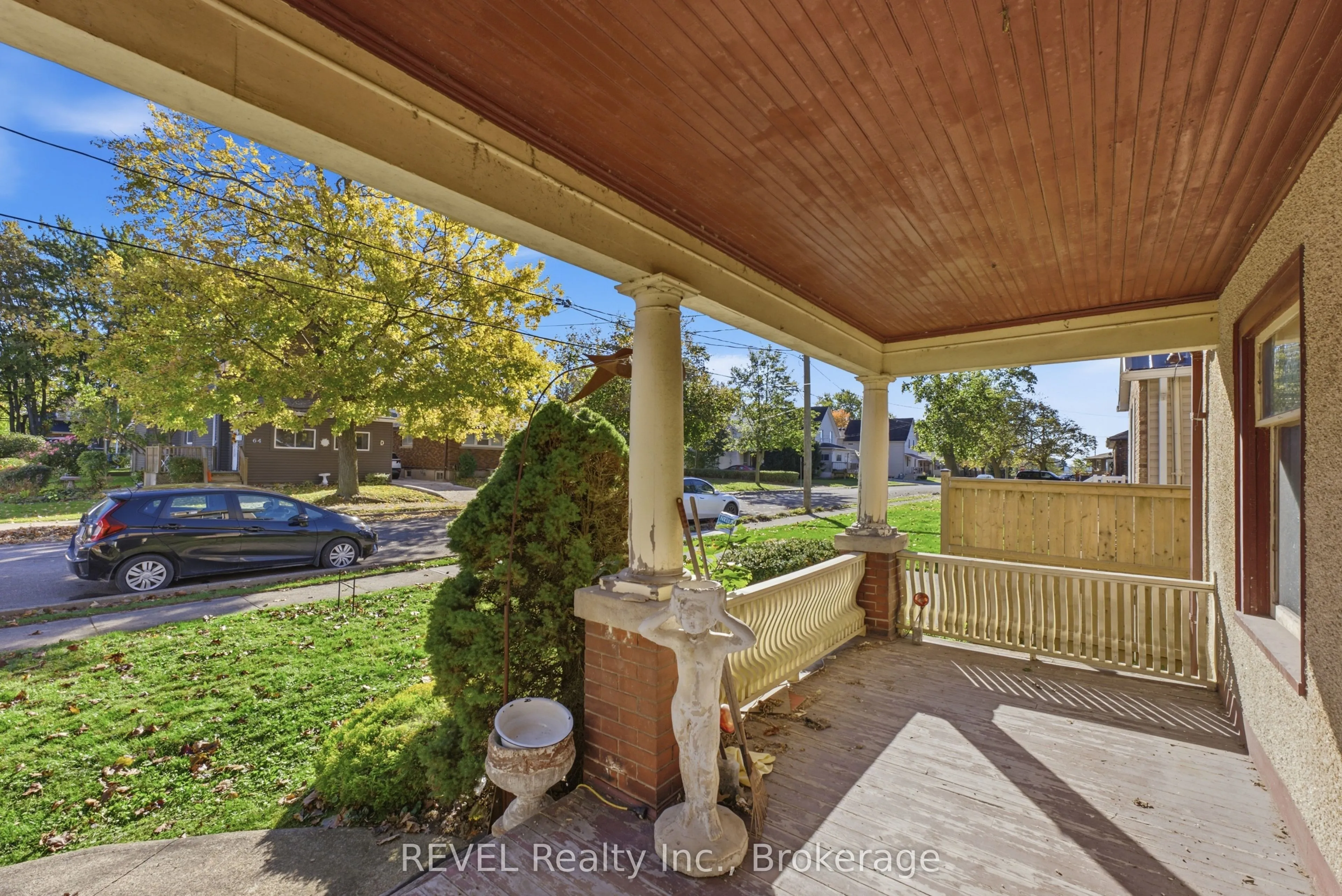 63 Carleton Street S