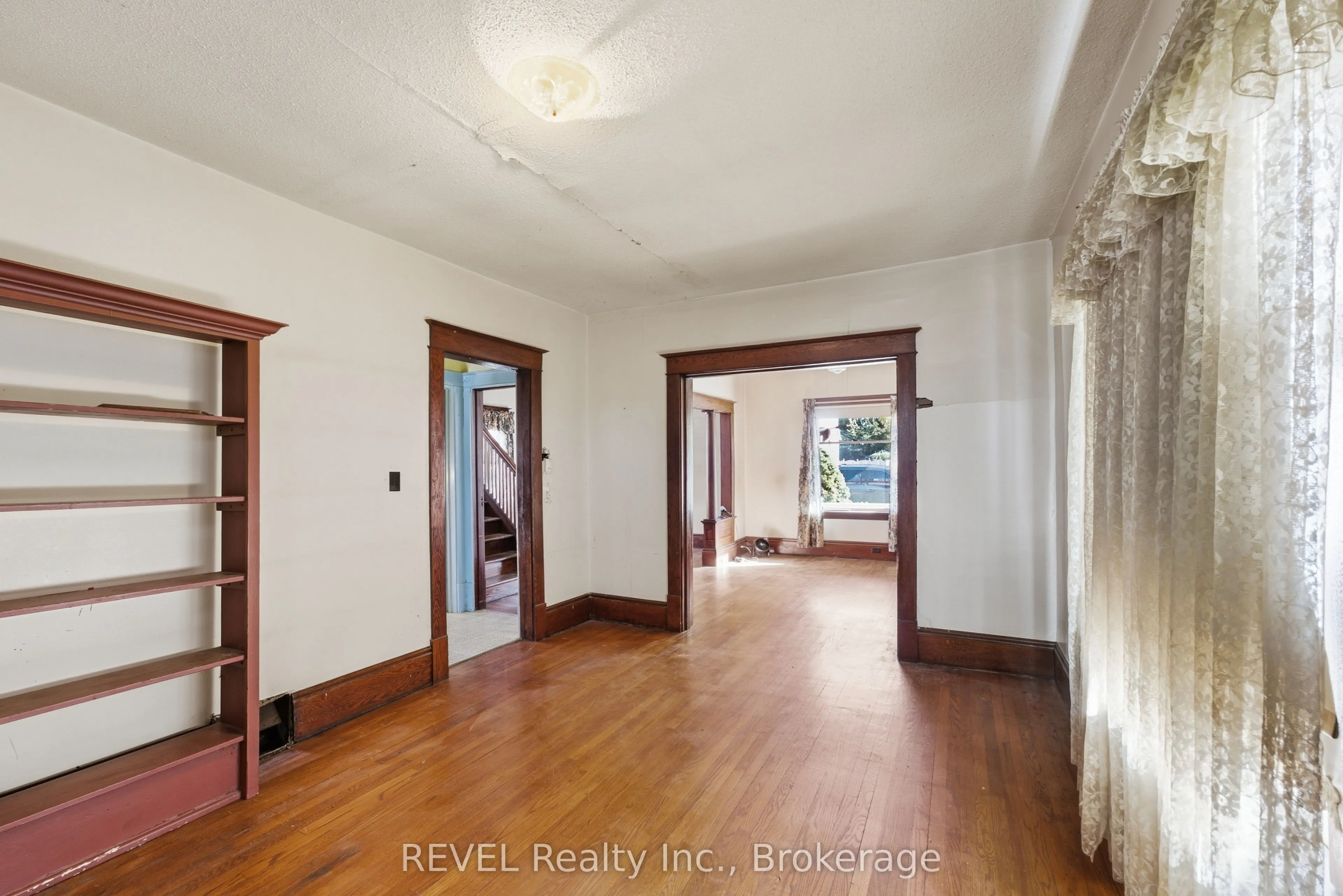63 Carleton Street S
