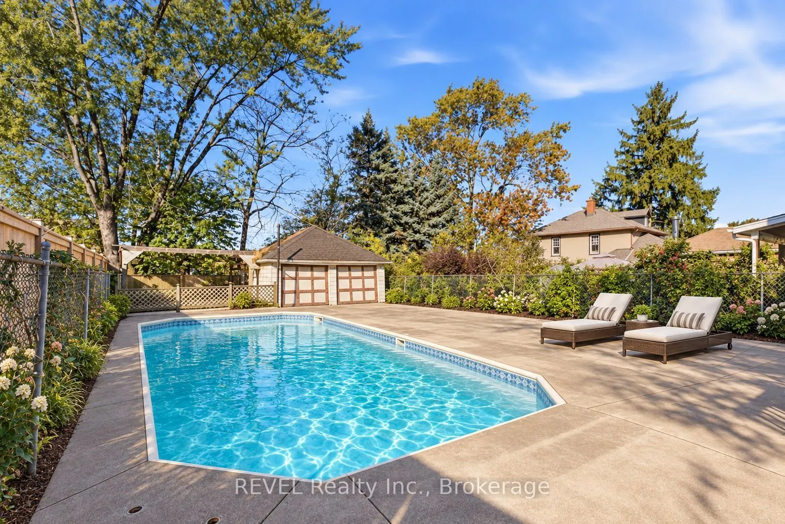 63 Carleton Street S