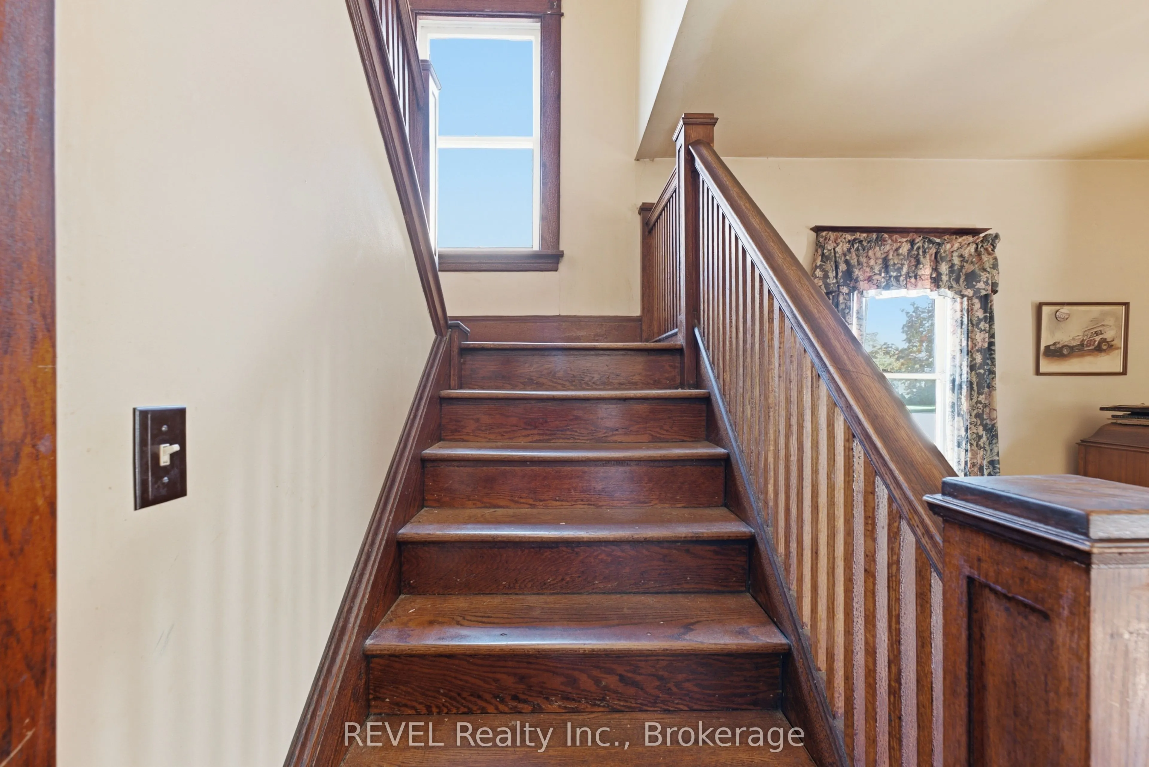 63 Carleton Street S