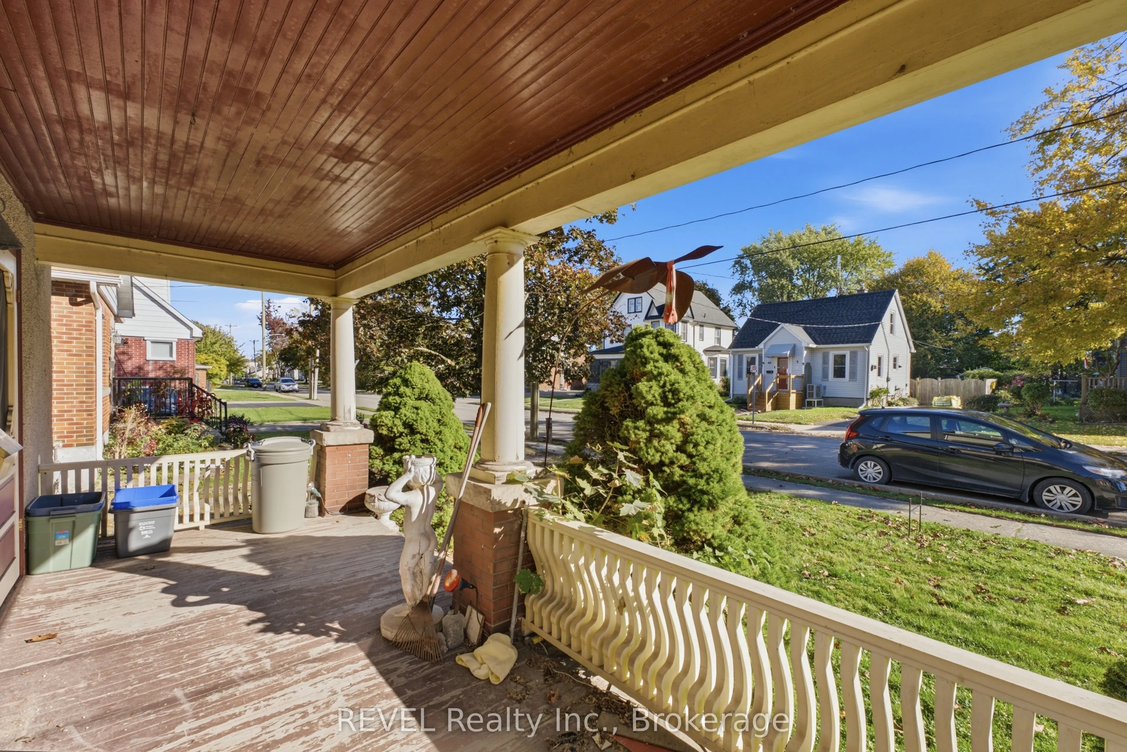 63 Carleton Street S