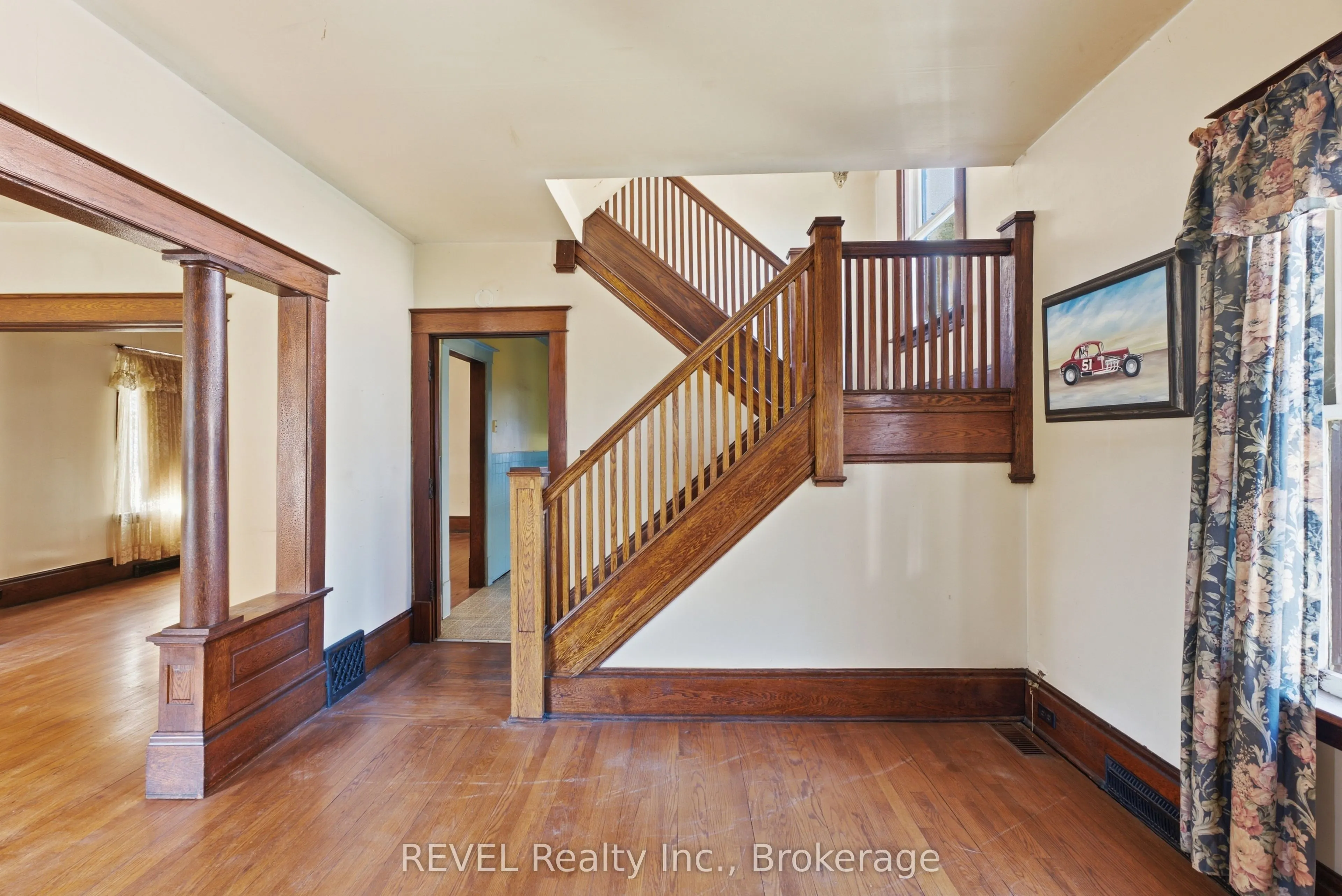 63 Carleton Street S