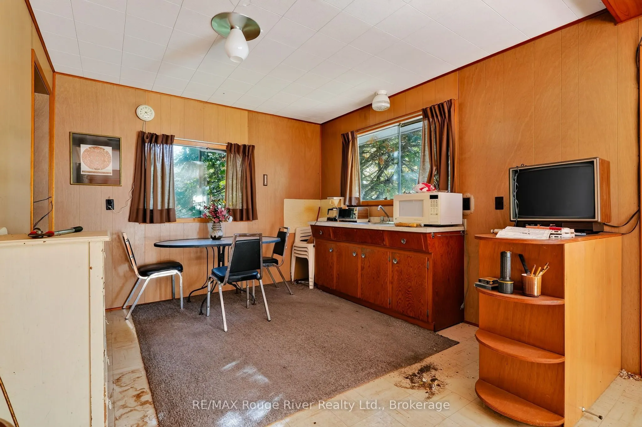8999 GLENDALE Drive