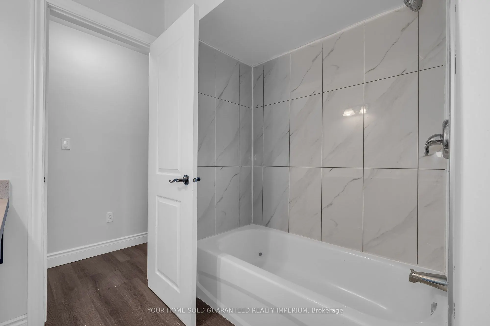 116 Collier Road S