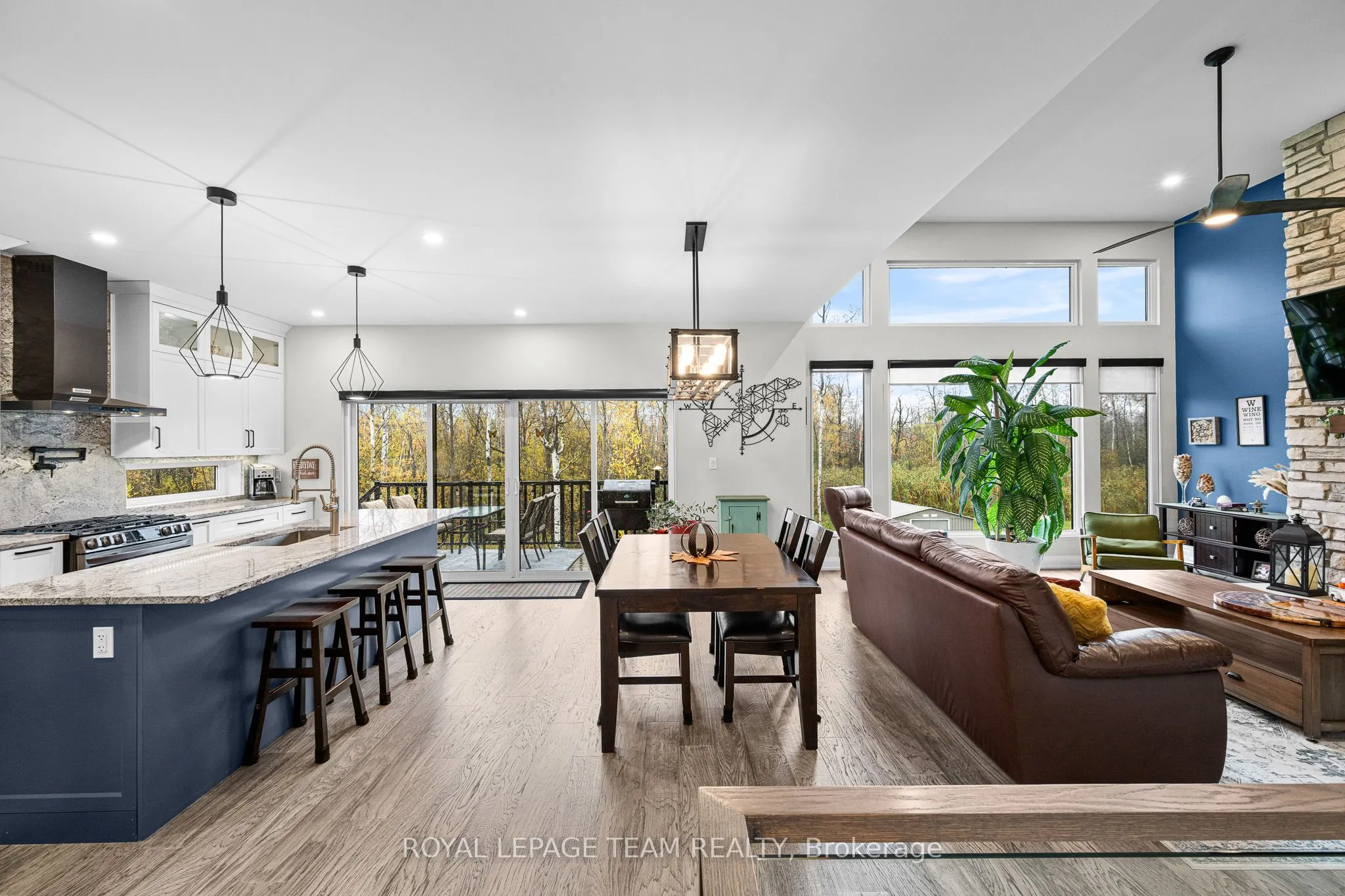 15 RIDEAU CROSSING Crescent