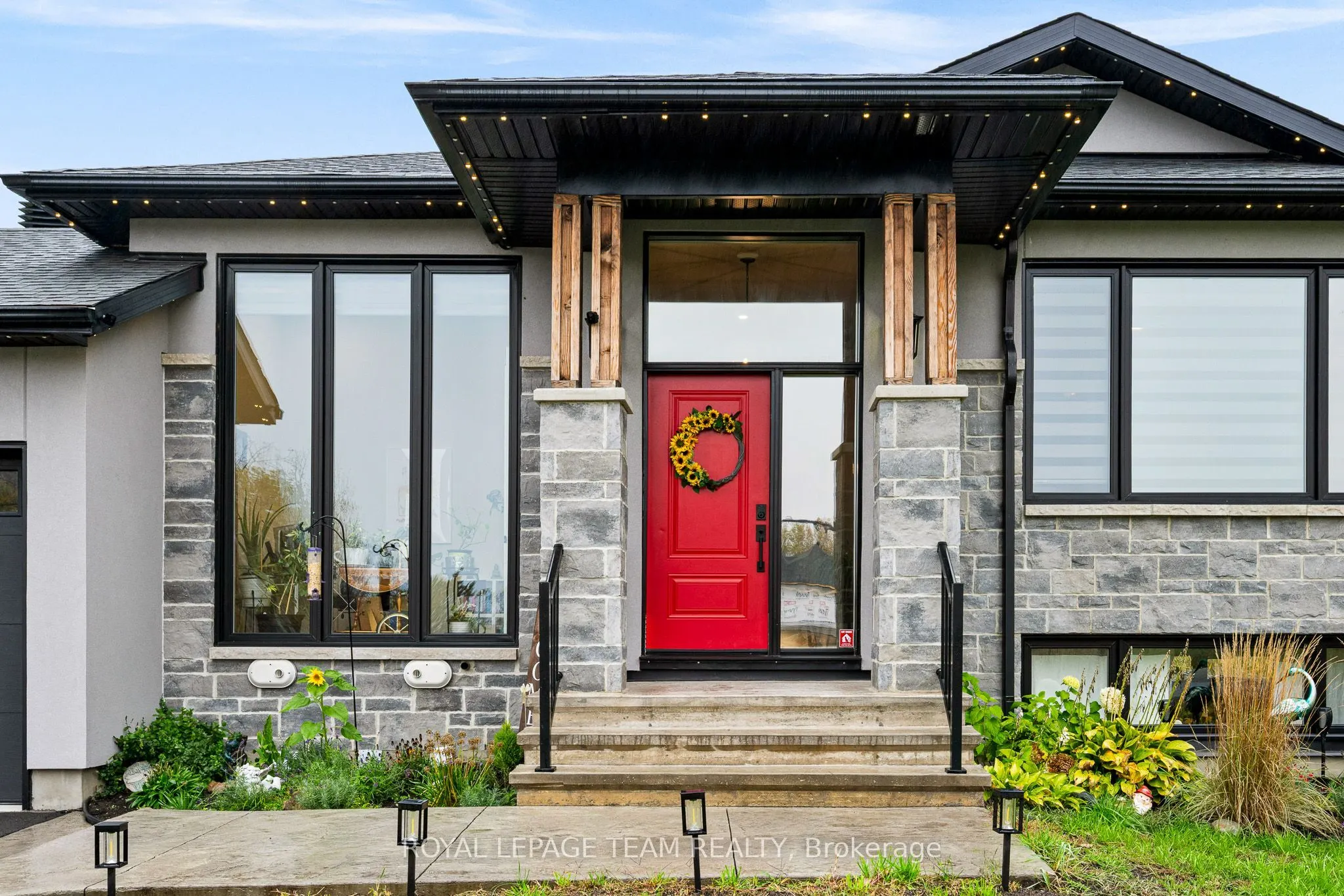 15 RIDEAU CROSSING Crescent