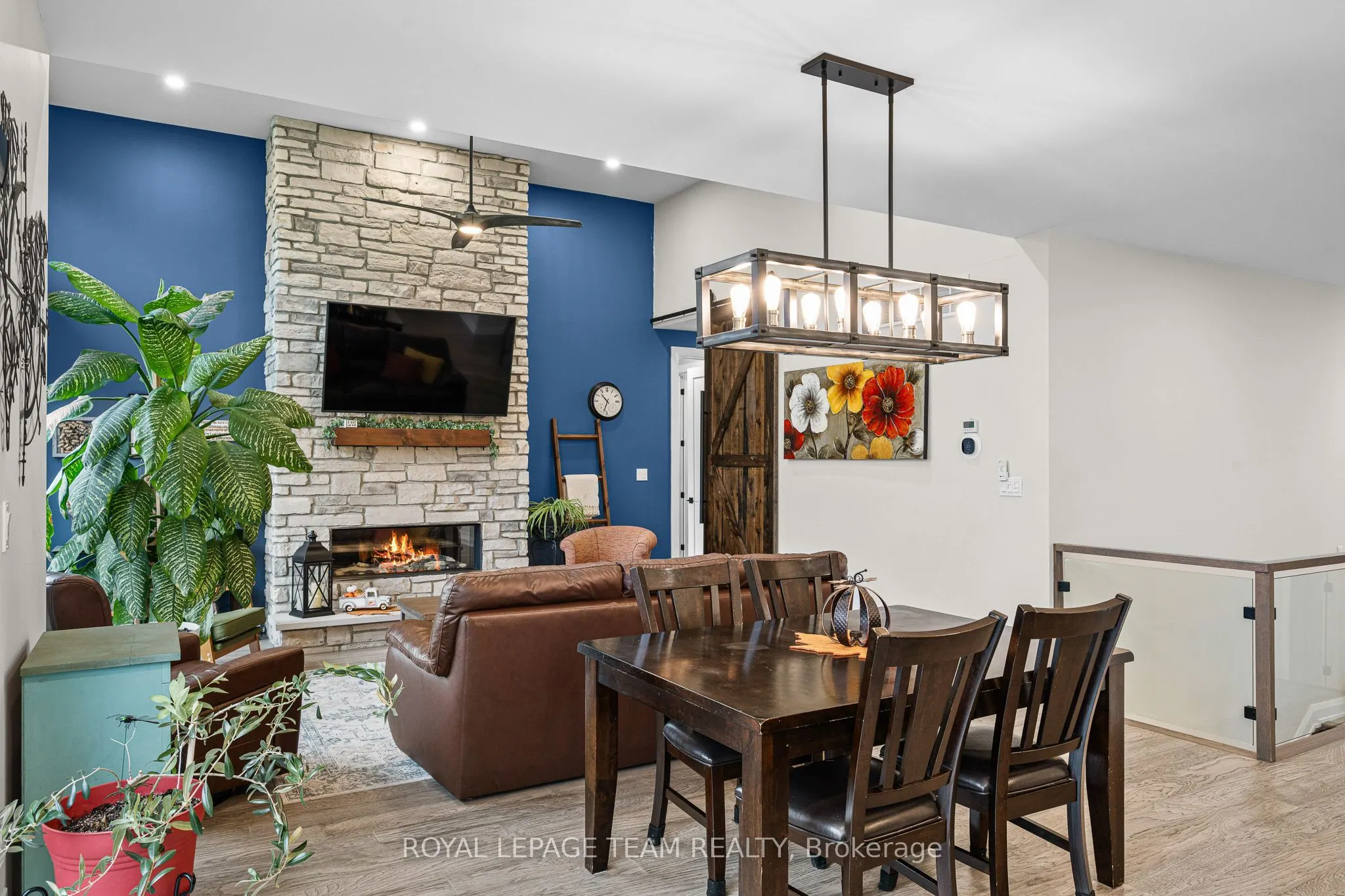 15 RIDEAU CROSSING Crescent