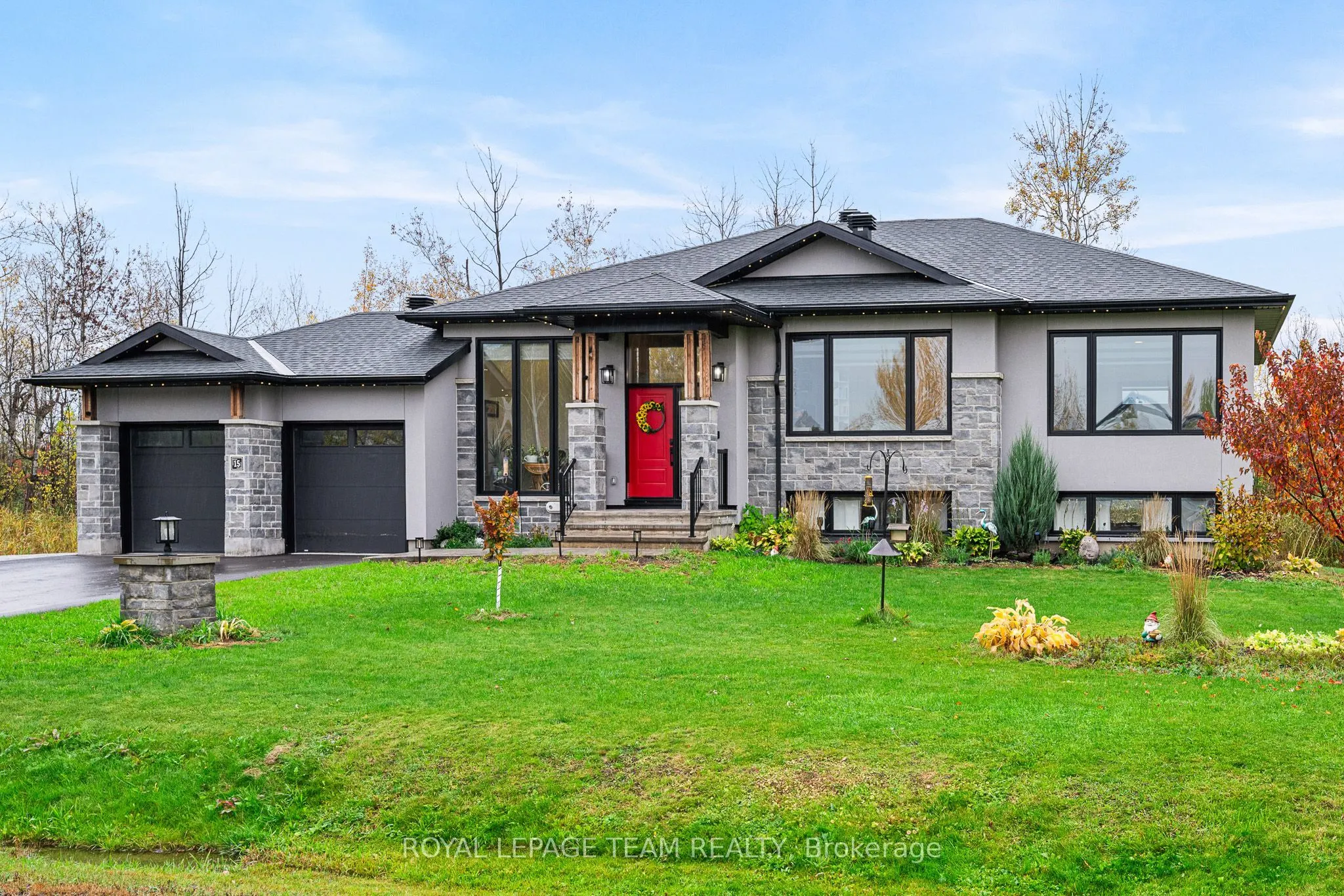 15 RIDEAU CROSSING Crescent