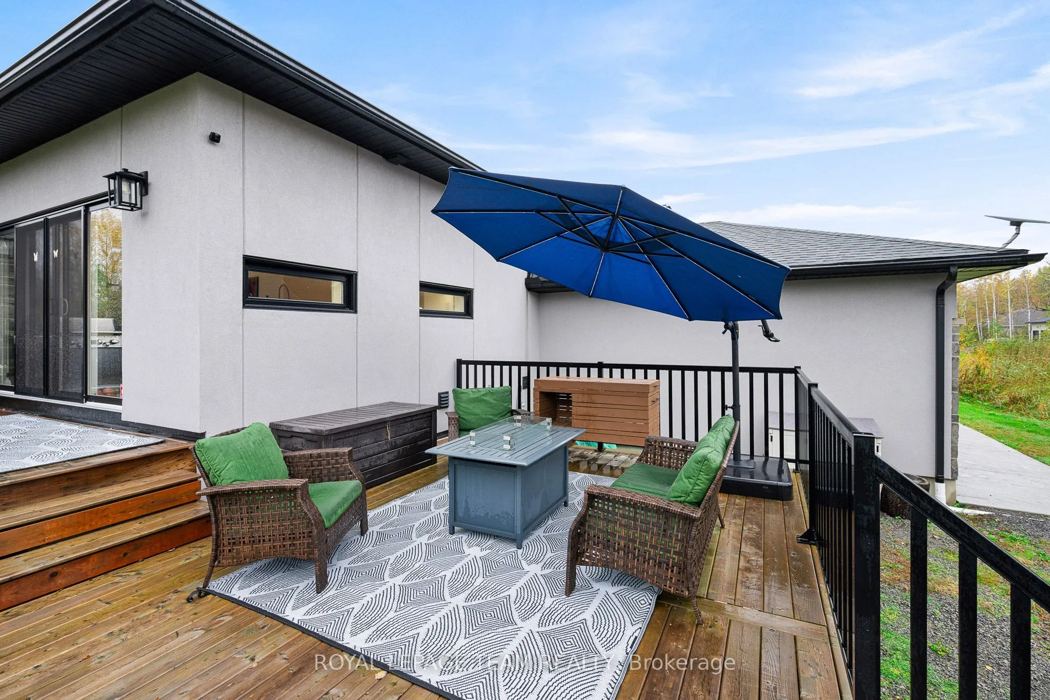 15 RIDEAU CROSSING Crescent