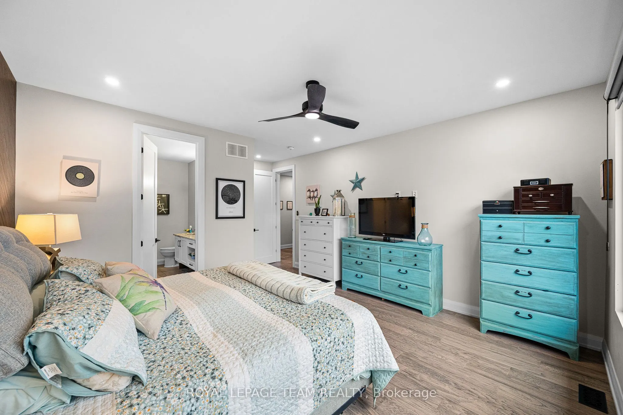 15 RIDEAU CROSSING Crescent