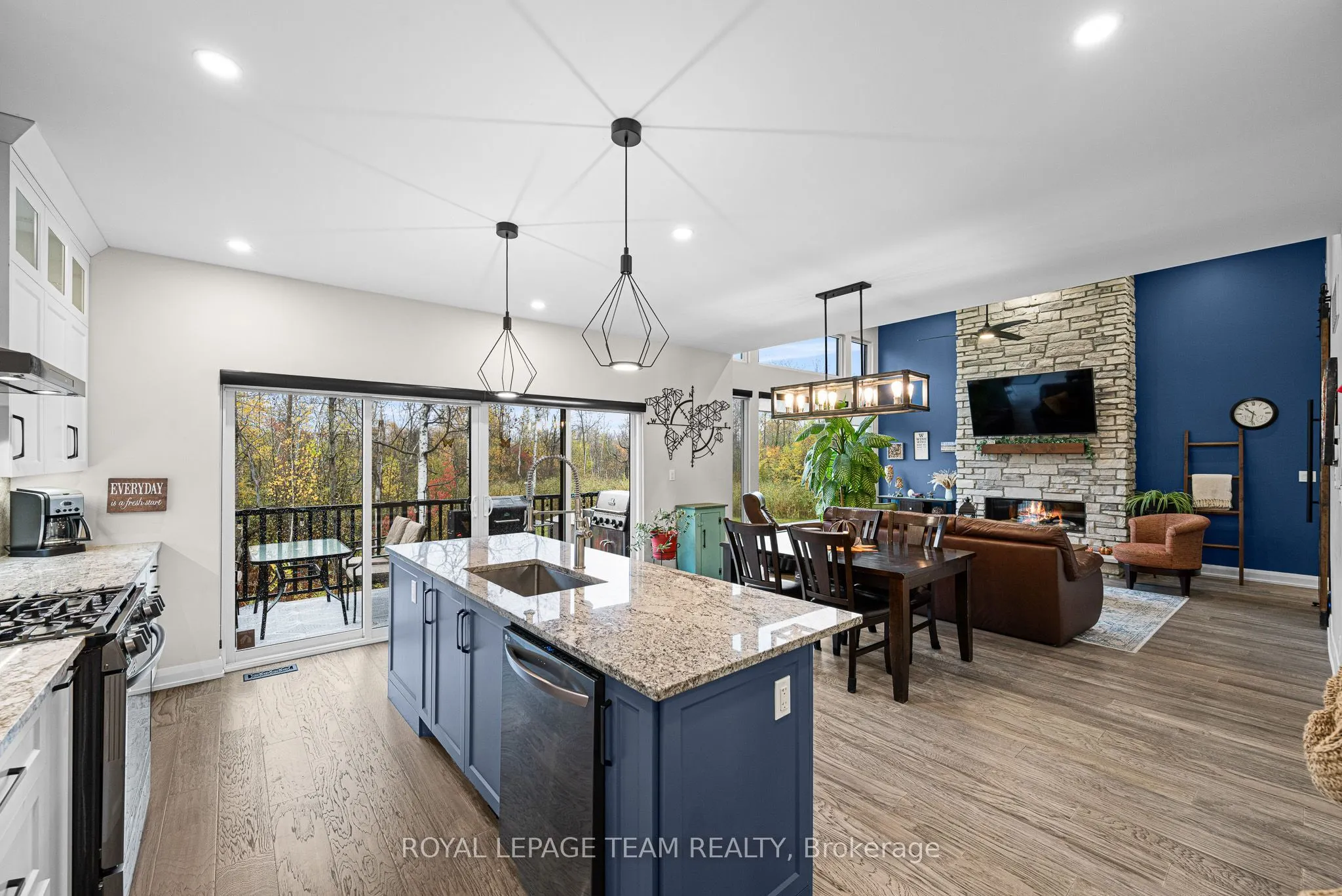 15 RIDEAU CROSSING Crescent