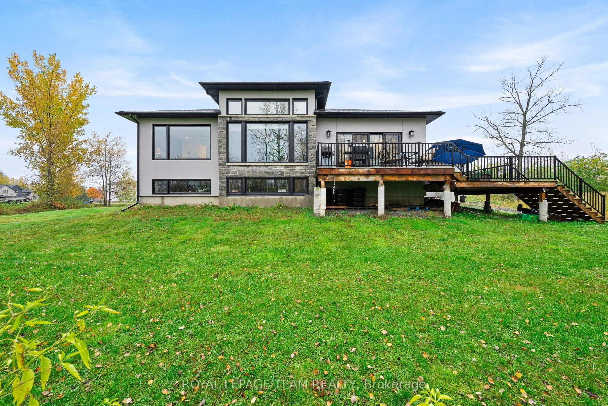 15 RIDEAU CROSSING Crescent