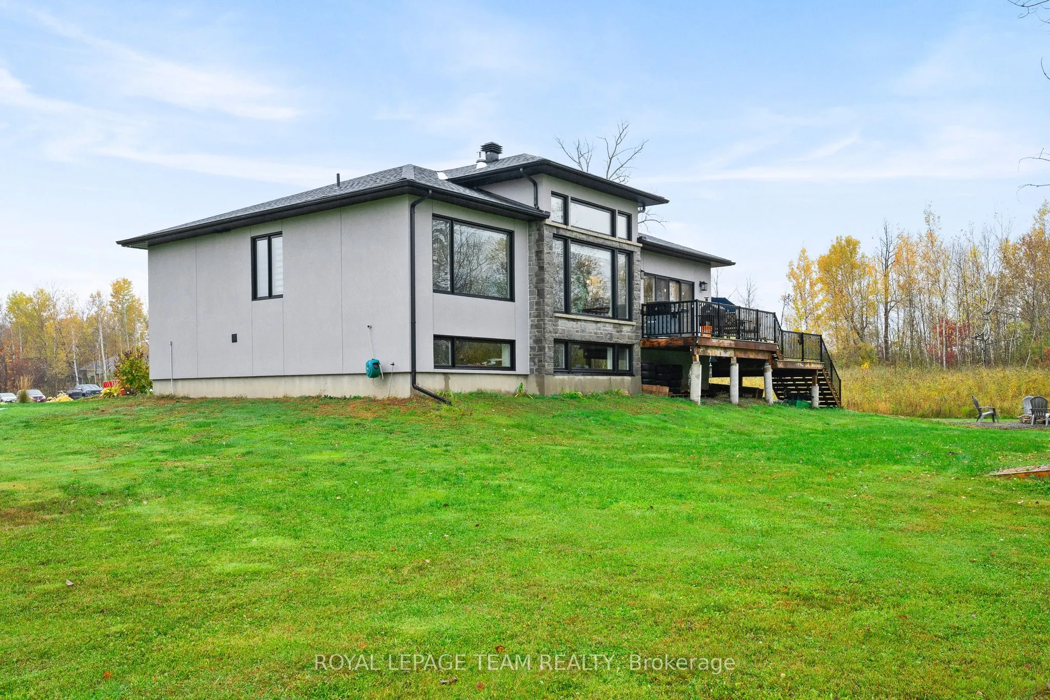 15 RIDEAU CROSSING Crescent