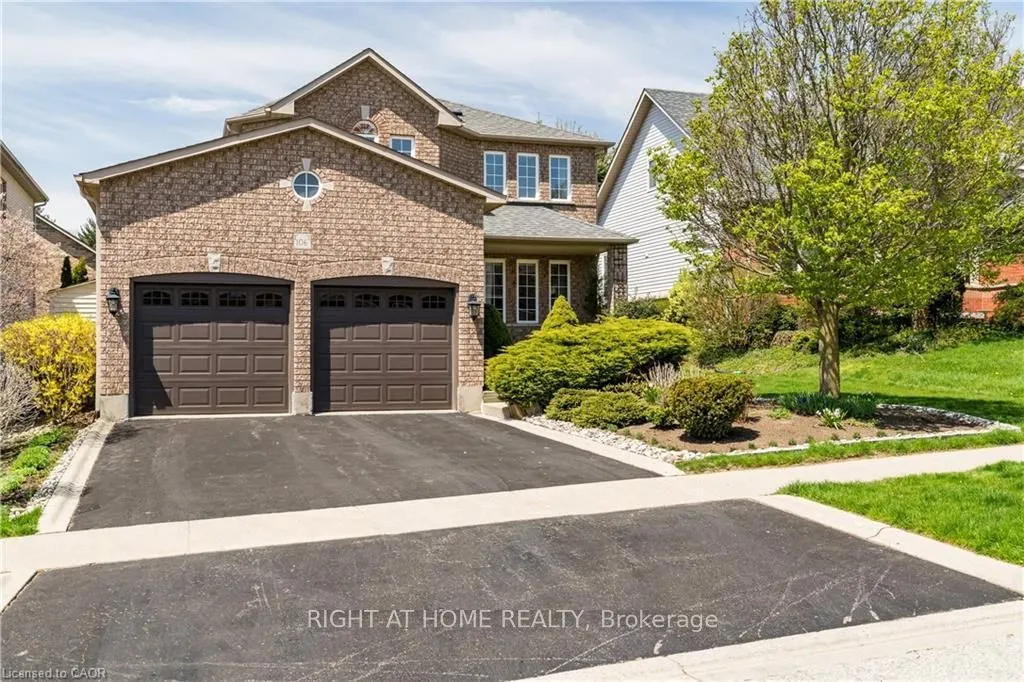 106 Moore Crescent