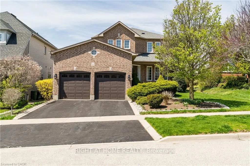 106 Moore Crescent