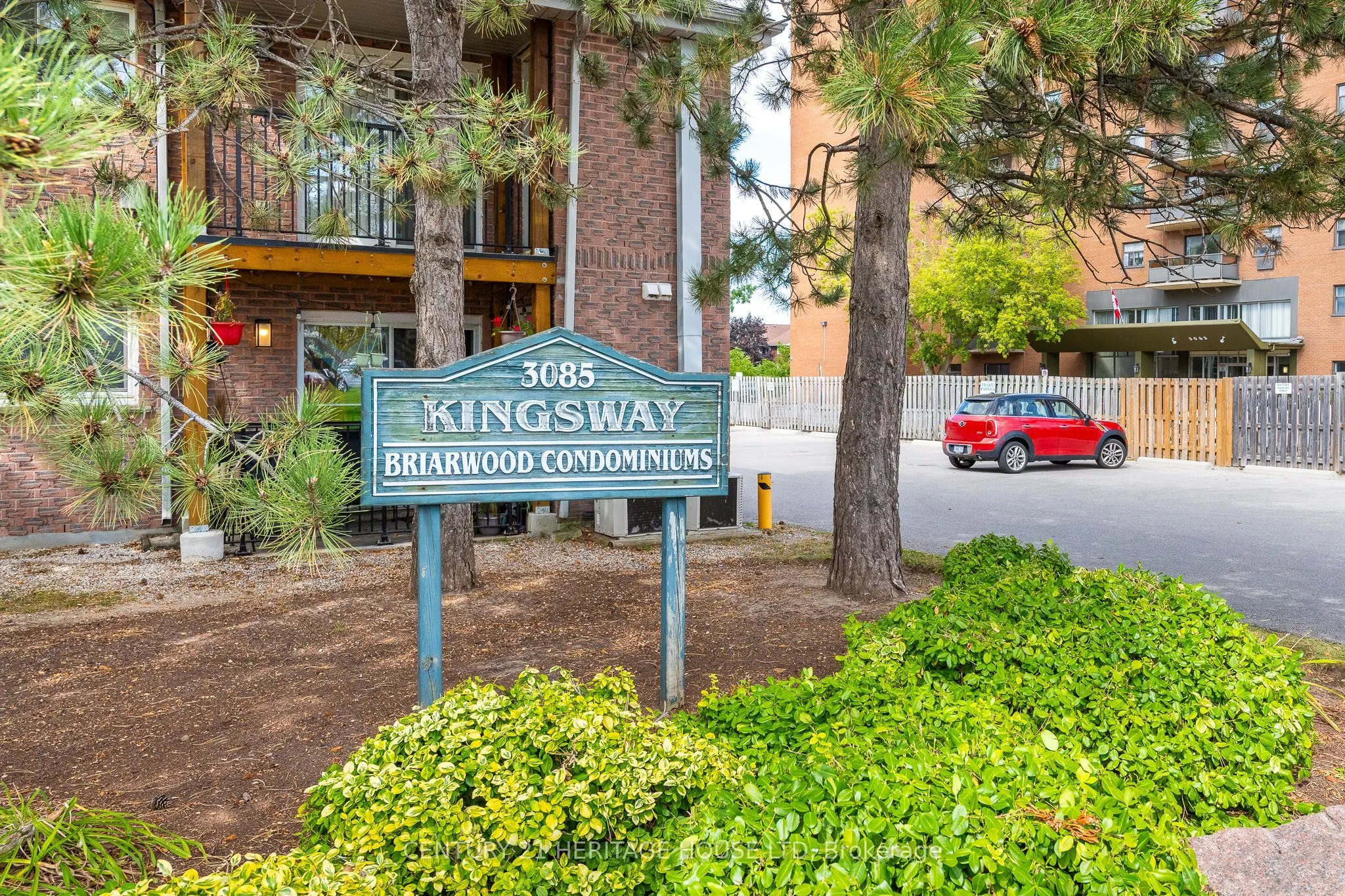 3085 Kingsway Drive #13
