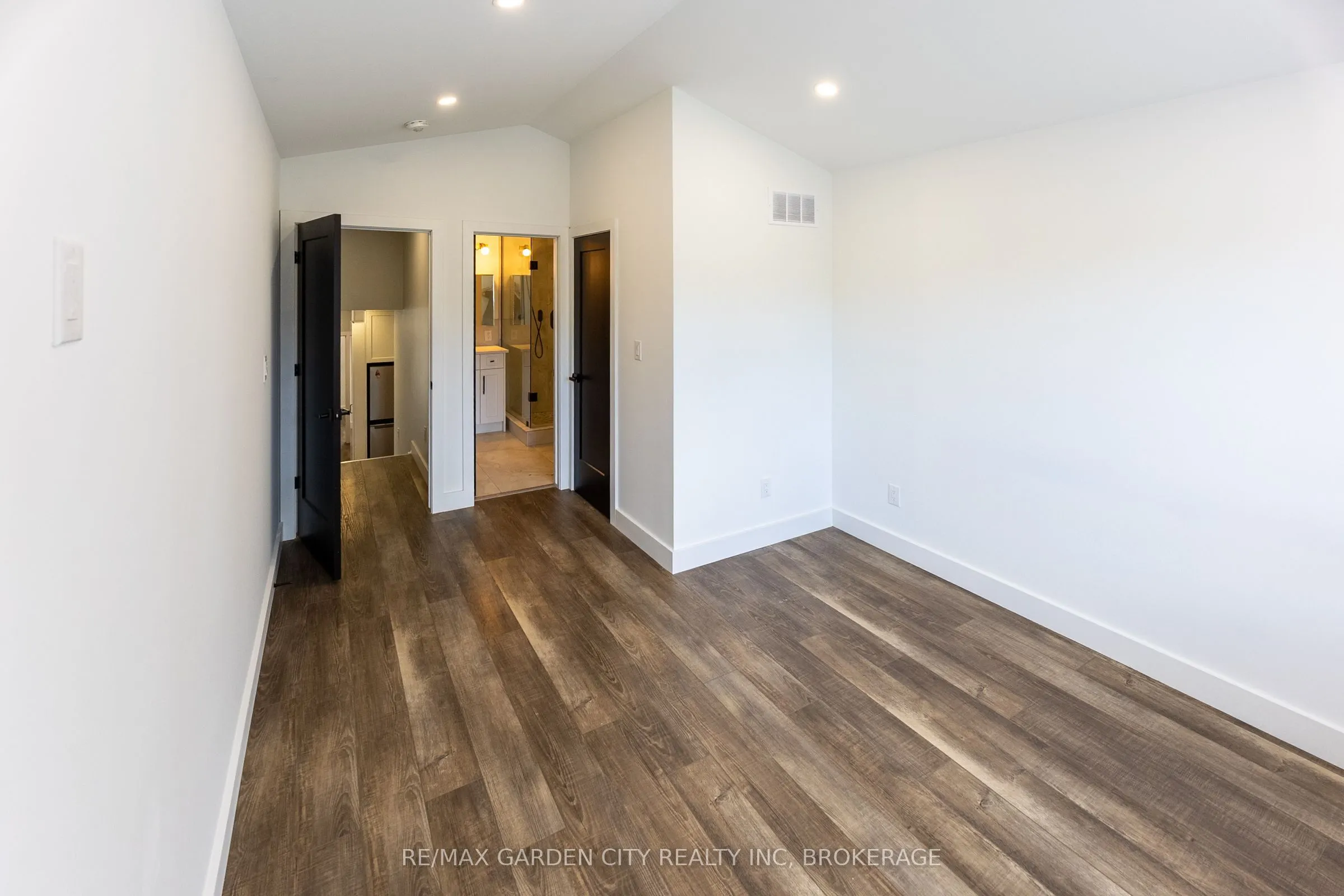 614b Niagara Street