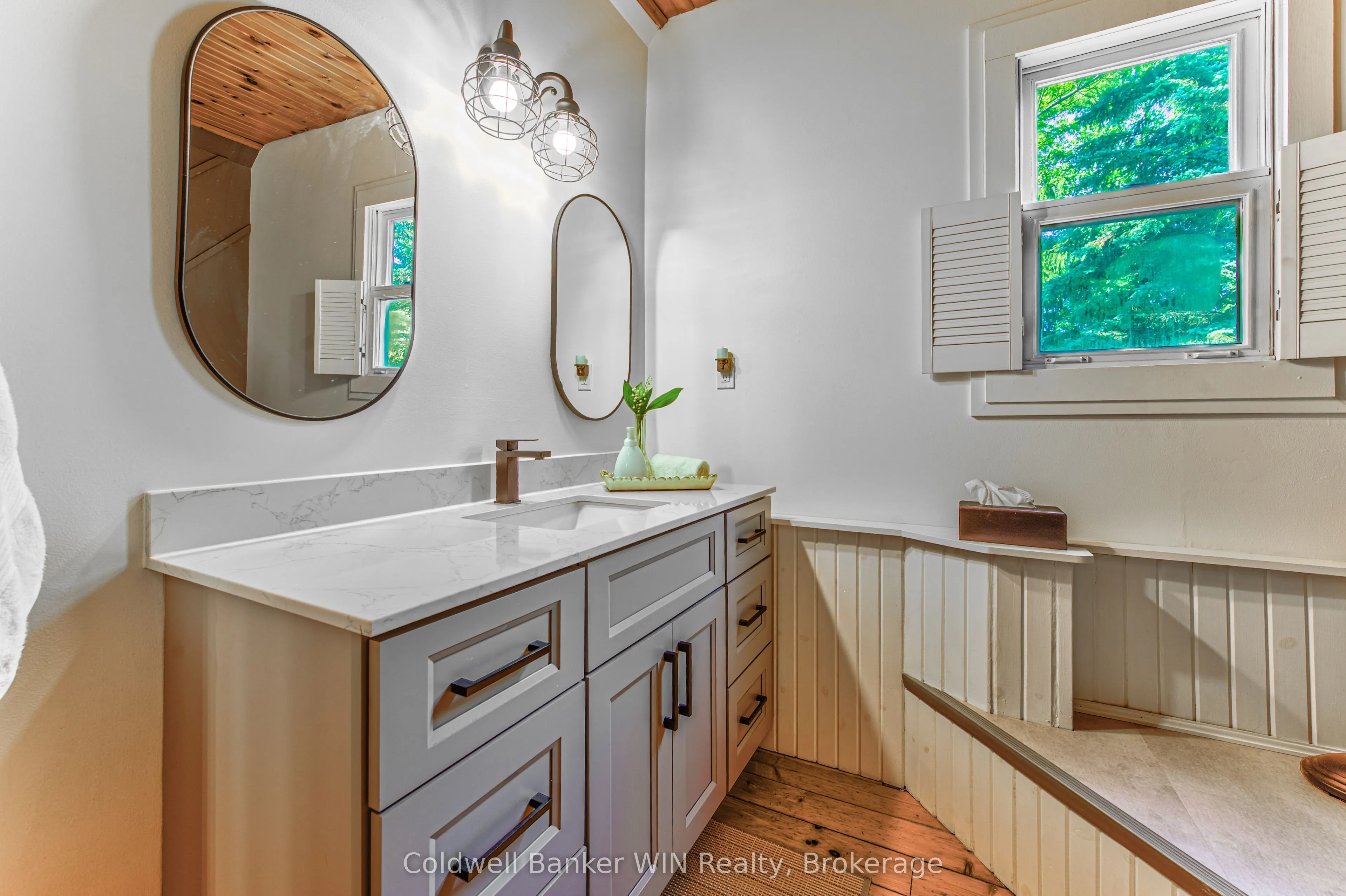 7341 Sideroad 12