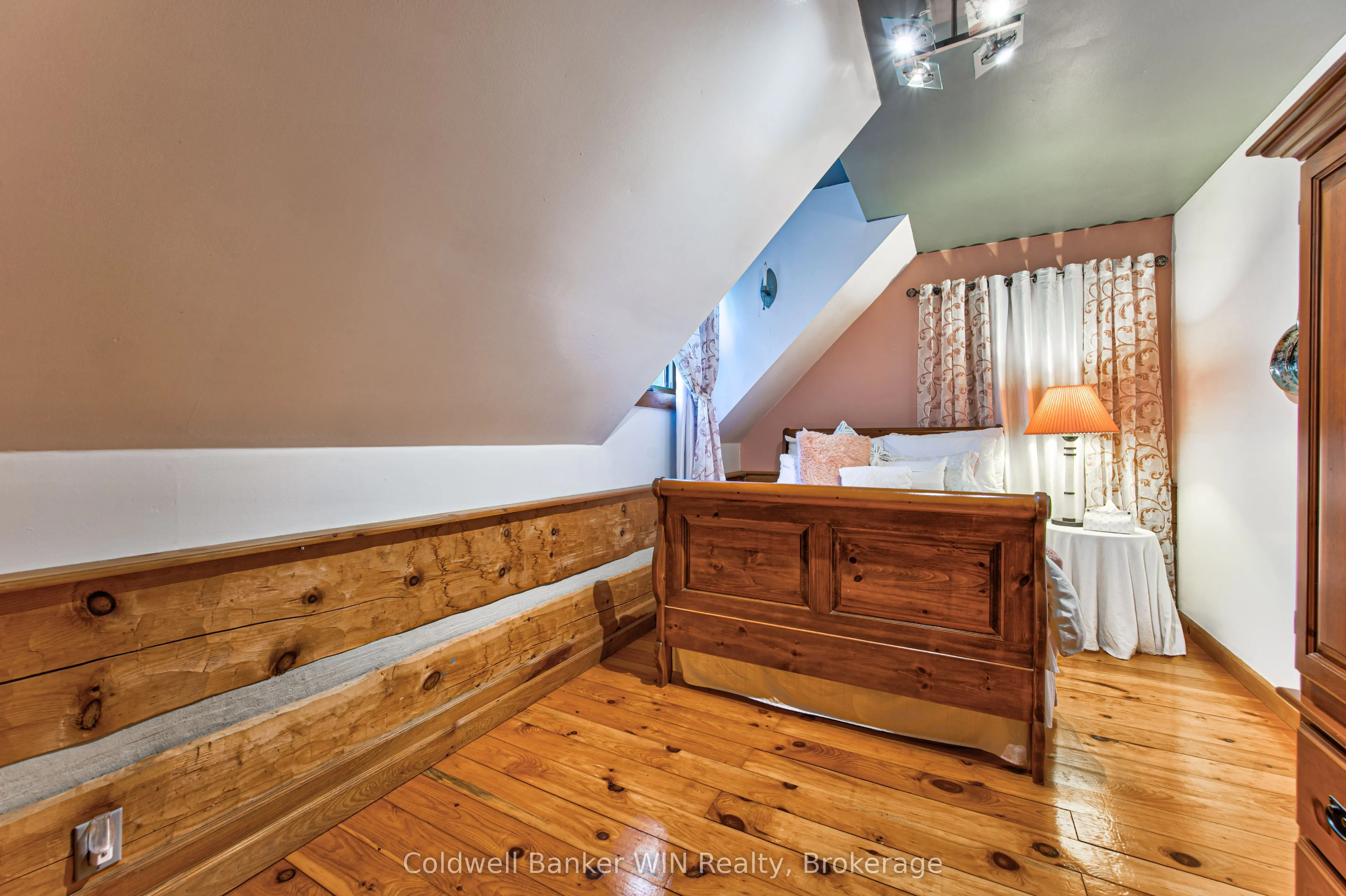 7341 Sideroad 12
