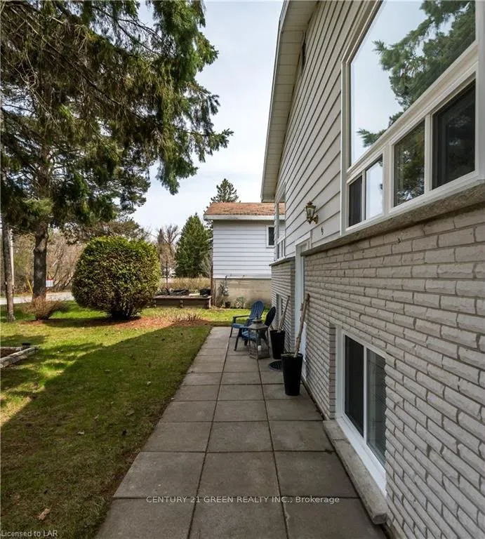 45 Elliott Street W
