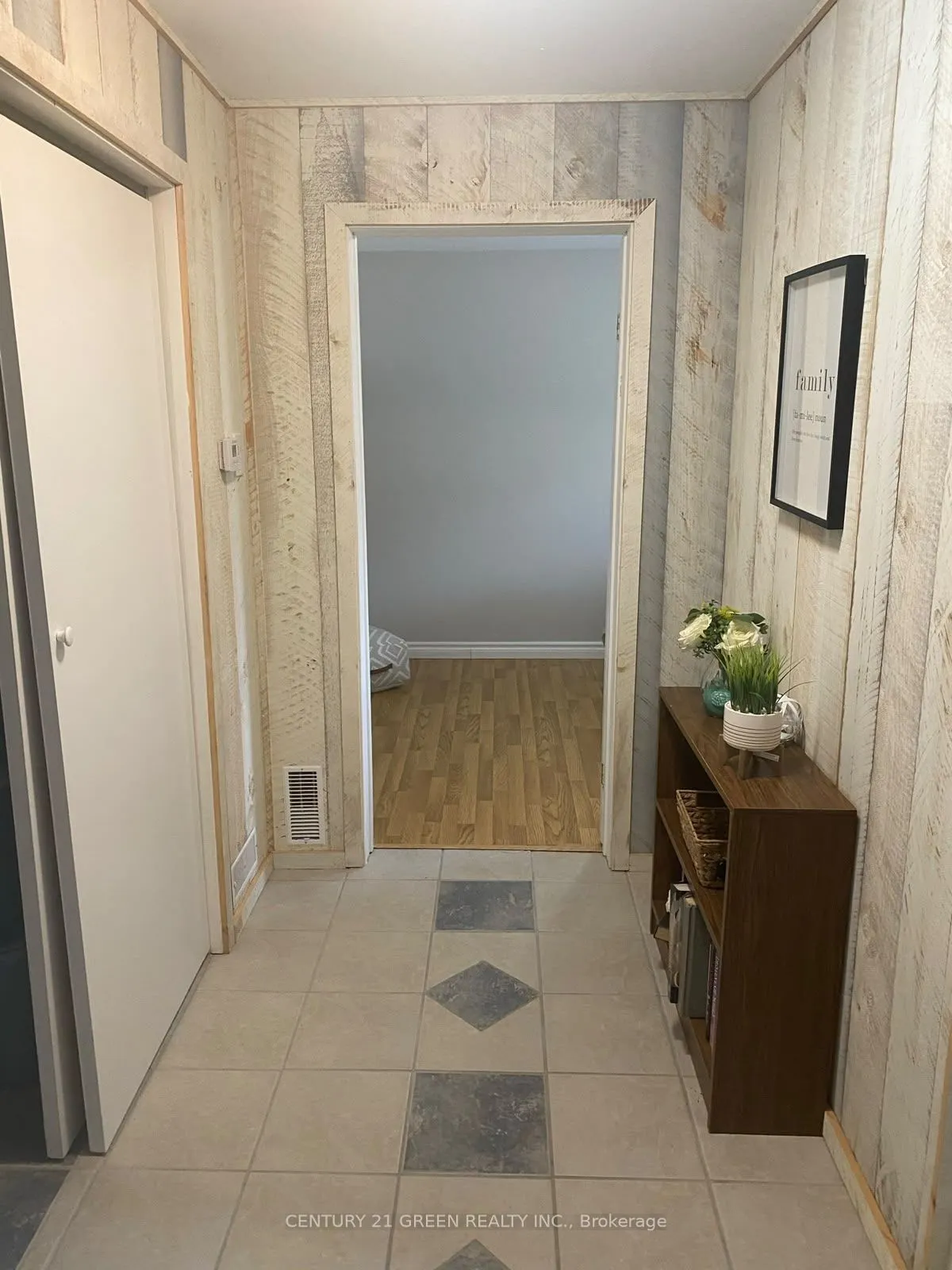 45 Elliott Street W