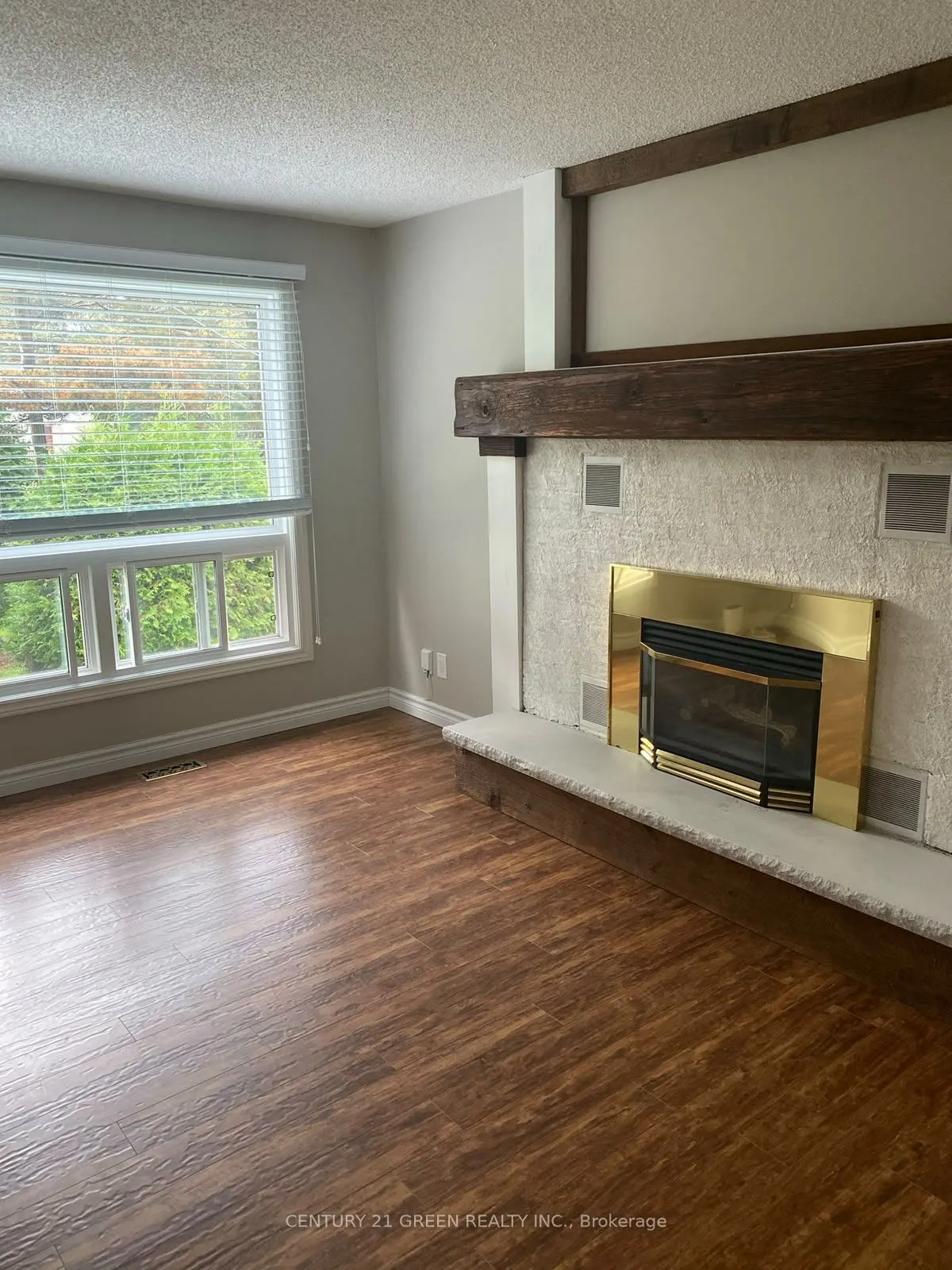 45 Elliott Street W