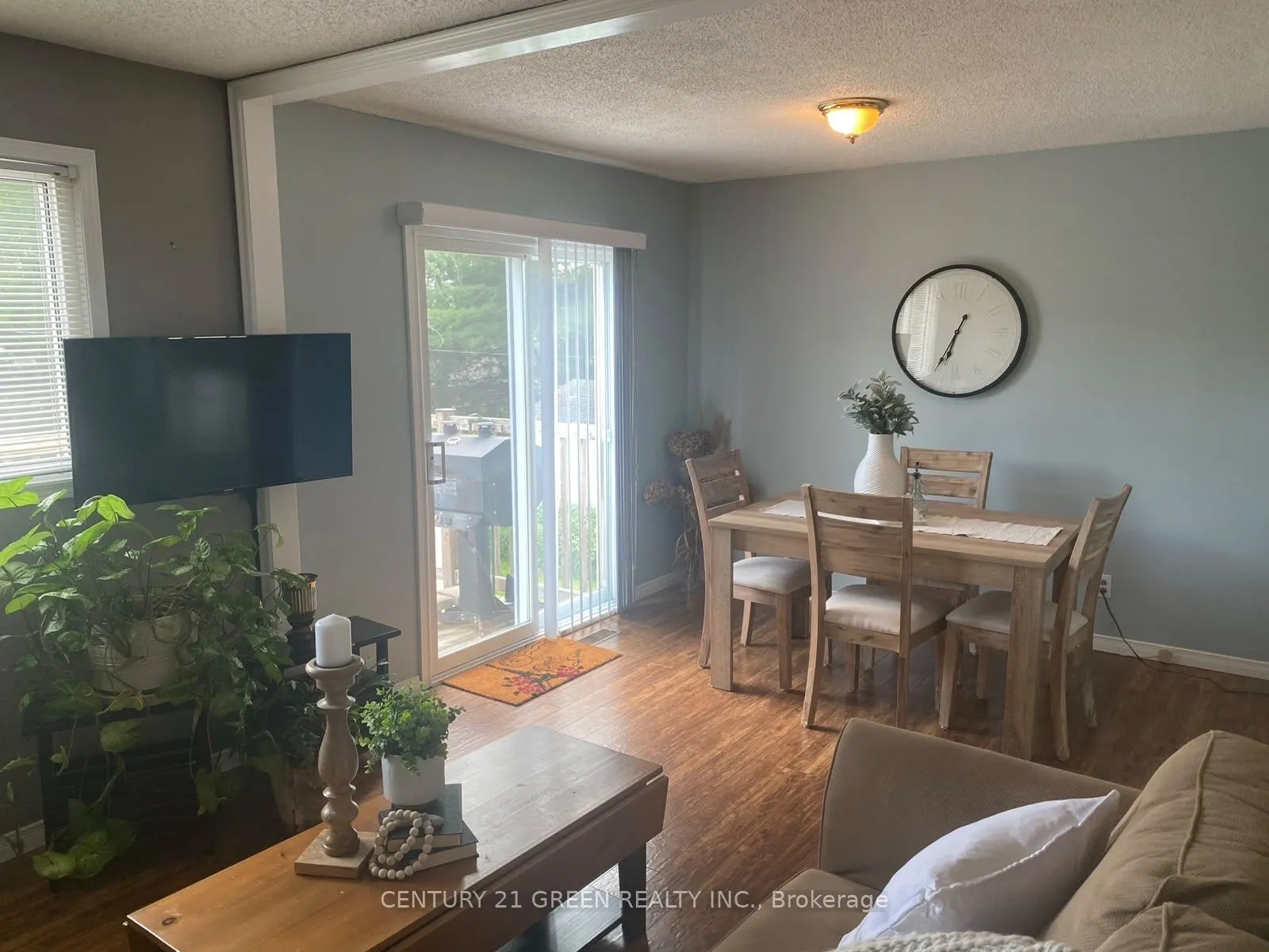 45 Elliott Street W