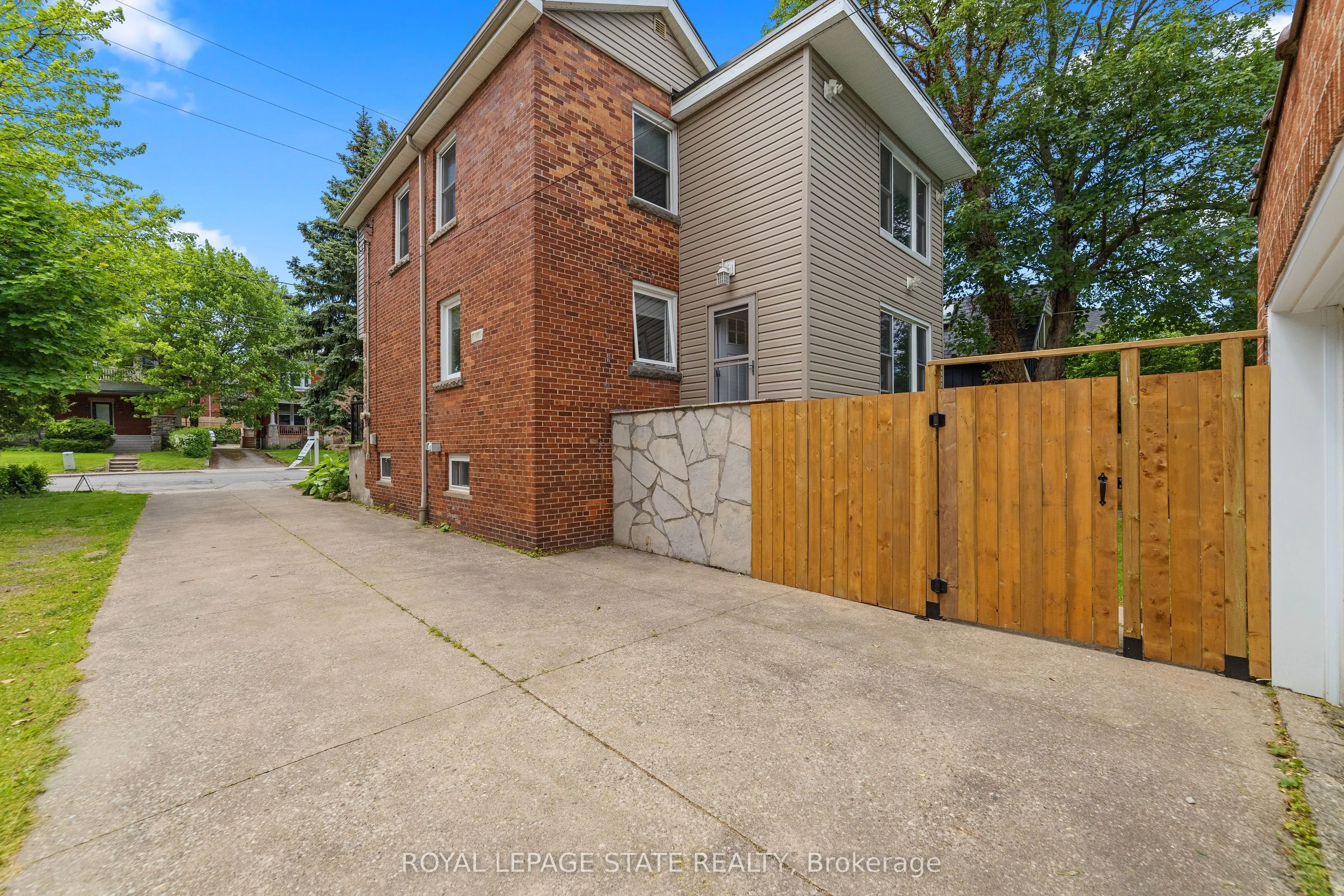 366 Aberdeen Avenue