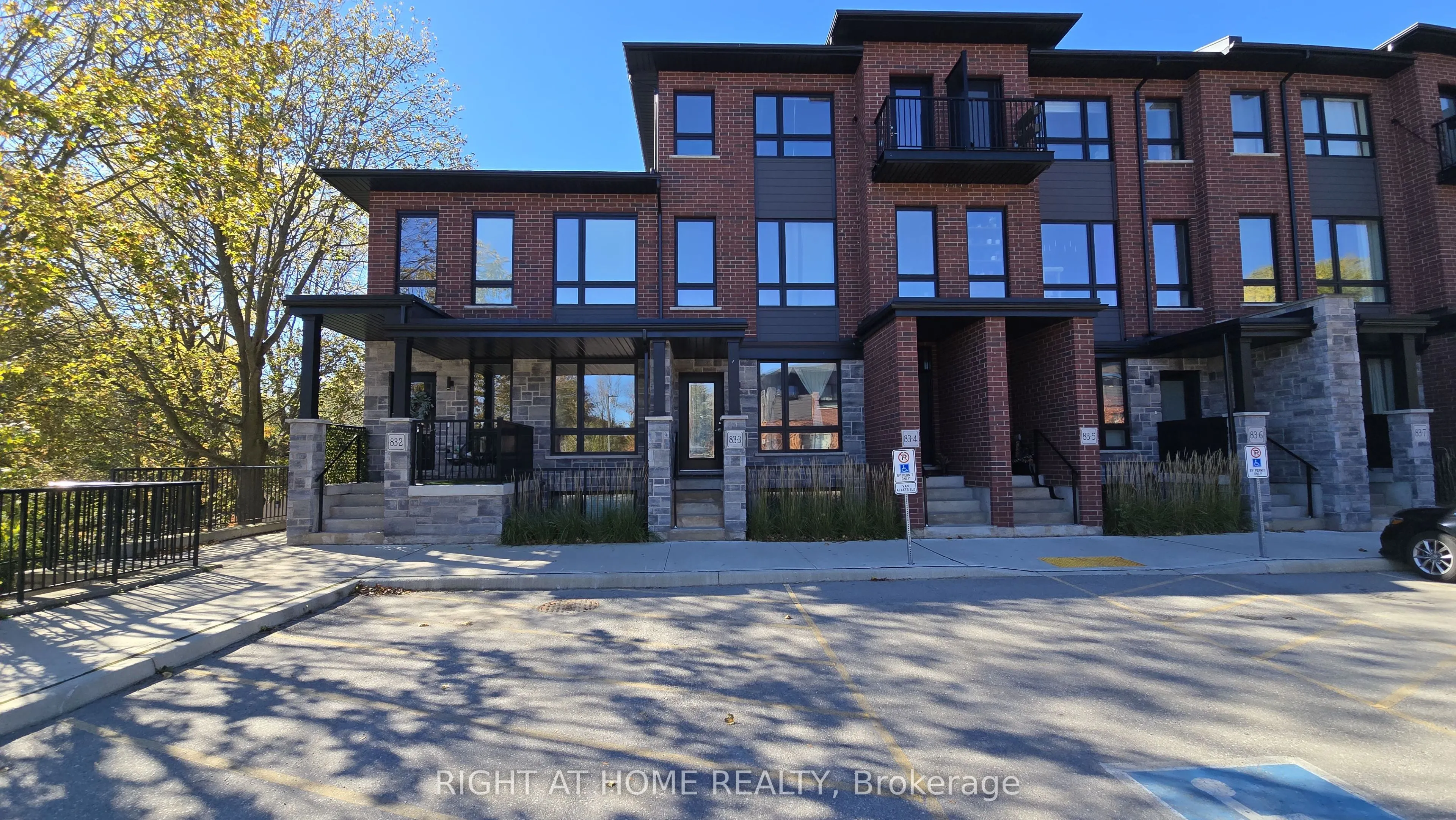 83 Beechwood Avenue #03