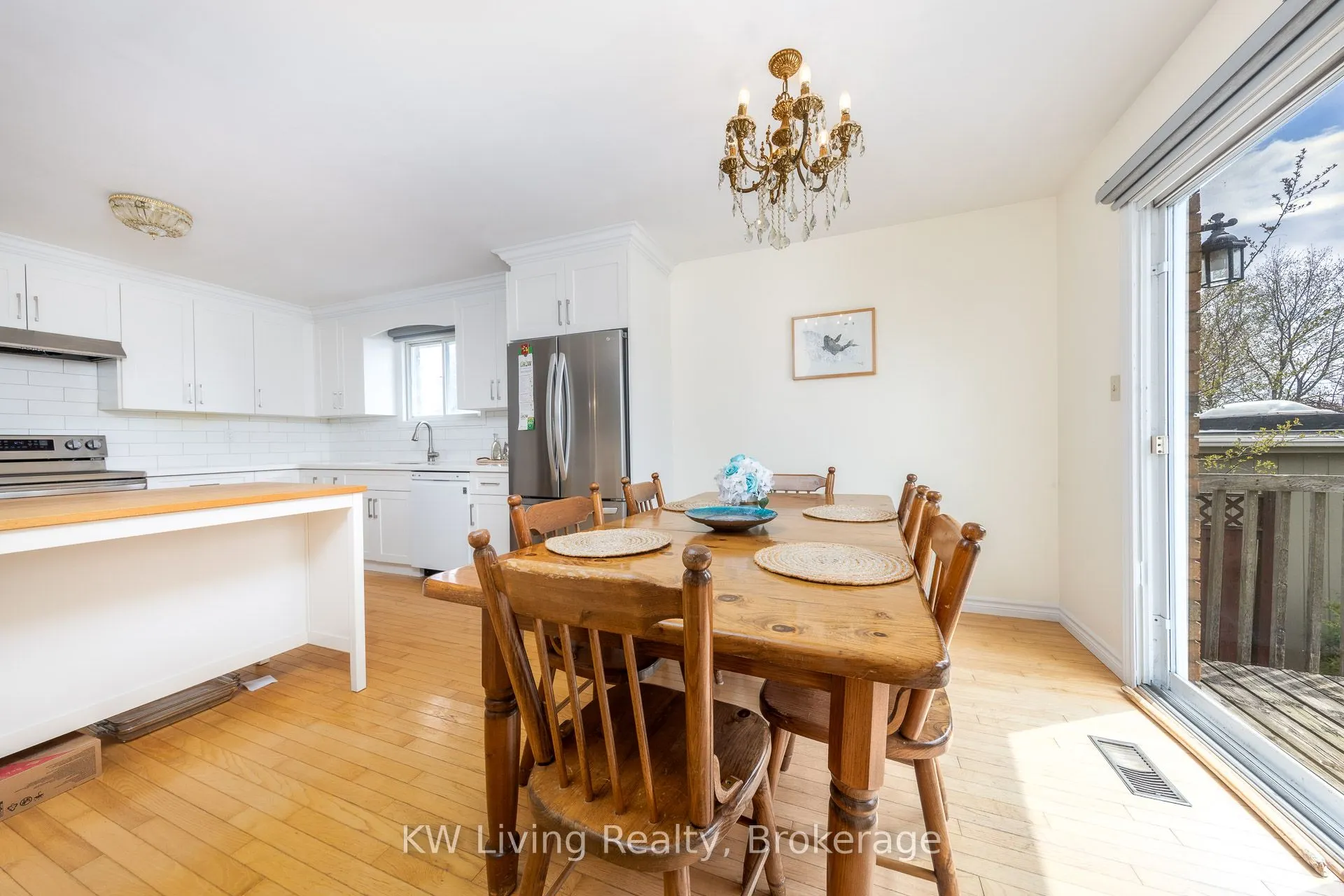 833 Fairbairn Street