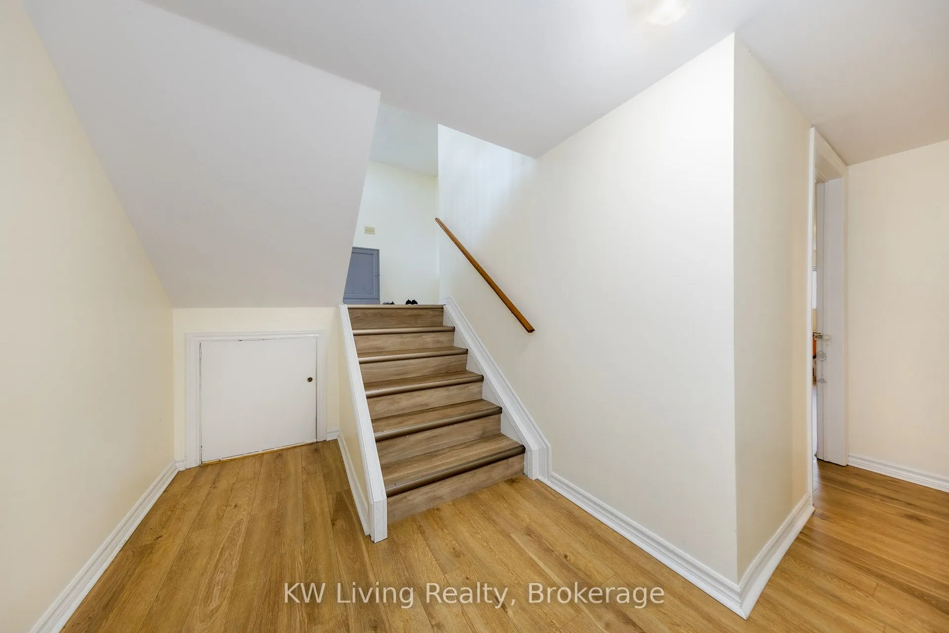 833 Fairbairn Street