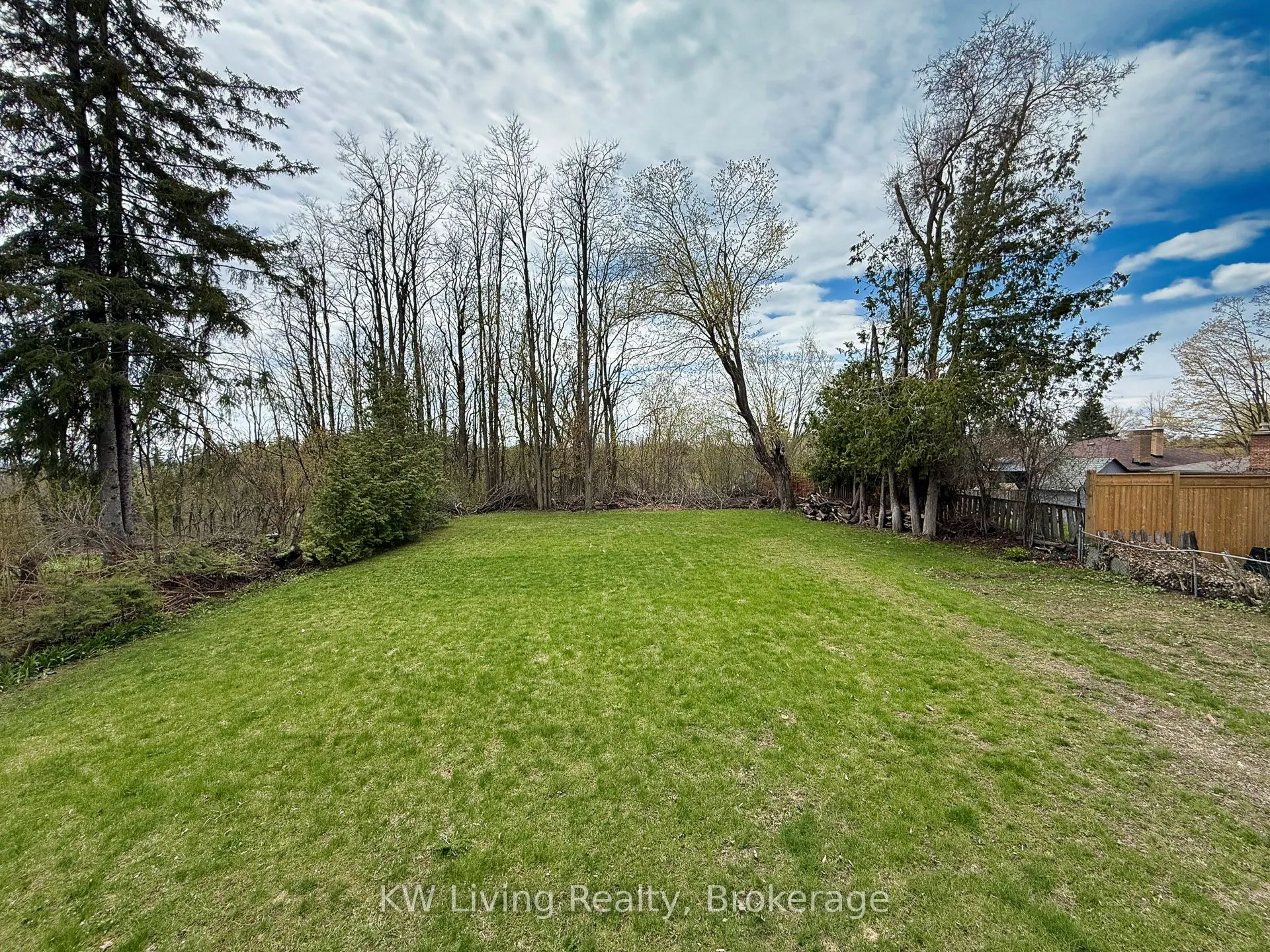 833 Fairbairn Street