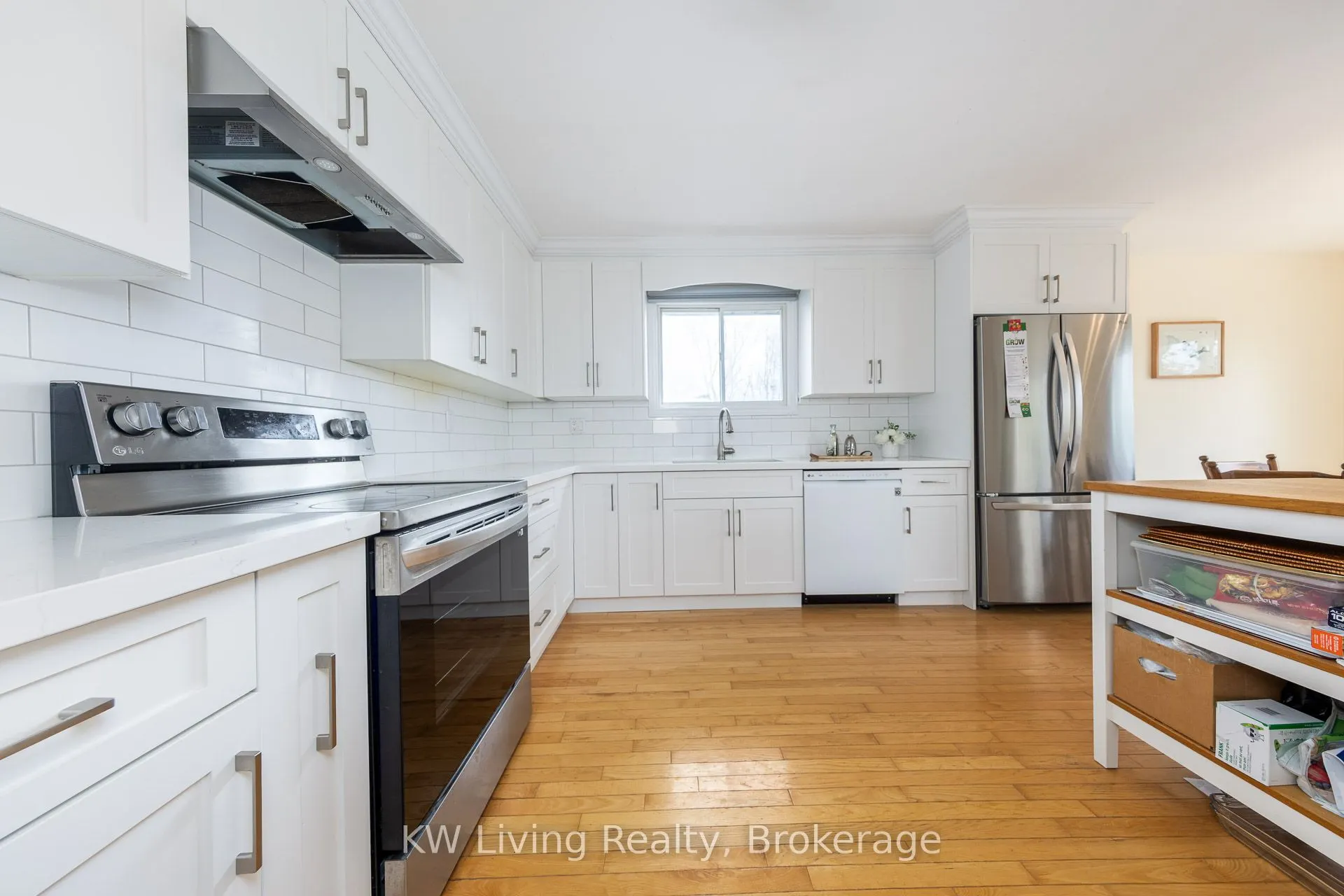 833 Fairbairn Street