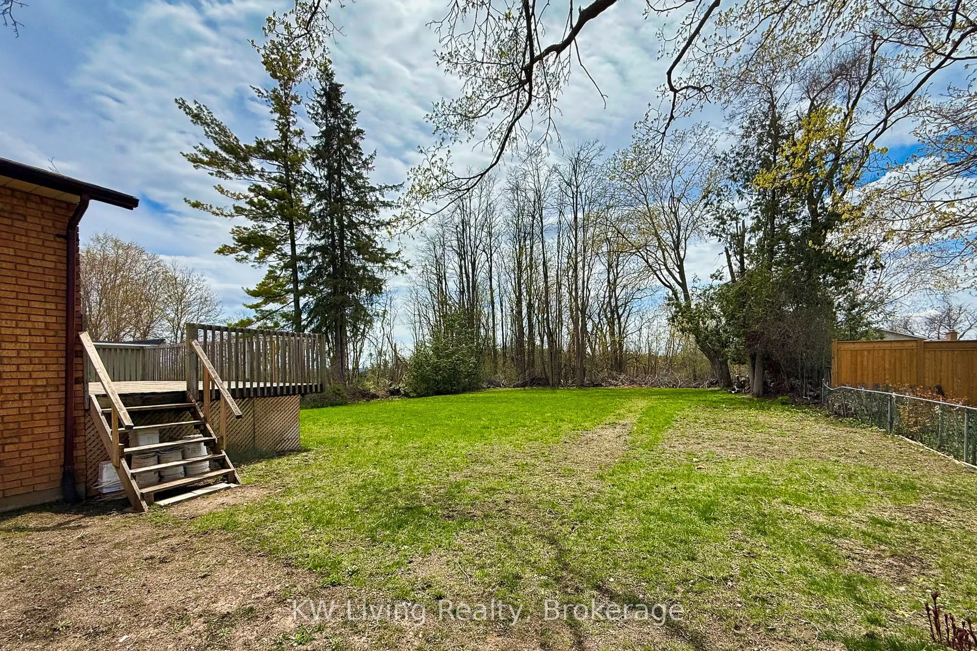 833 Fairbairn Street