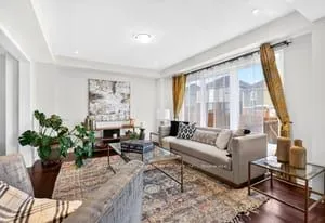 7 Pickett Place