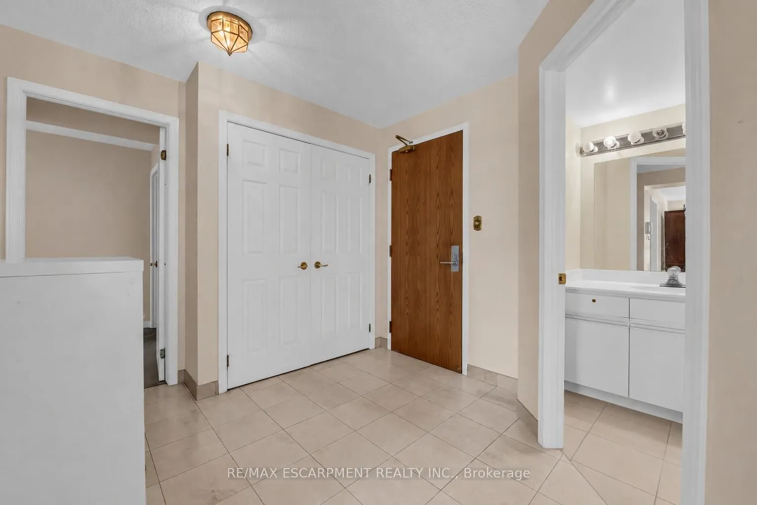 67 Caroline Street S #203