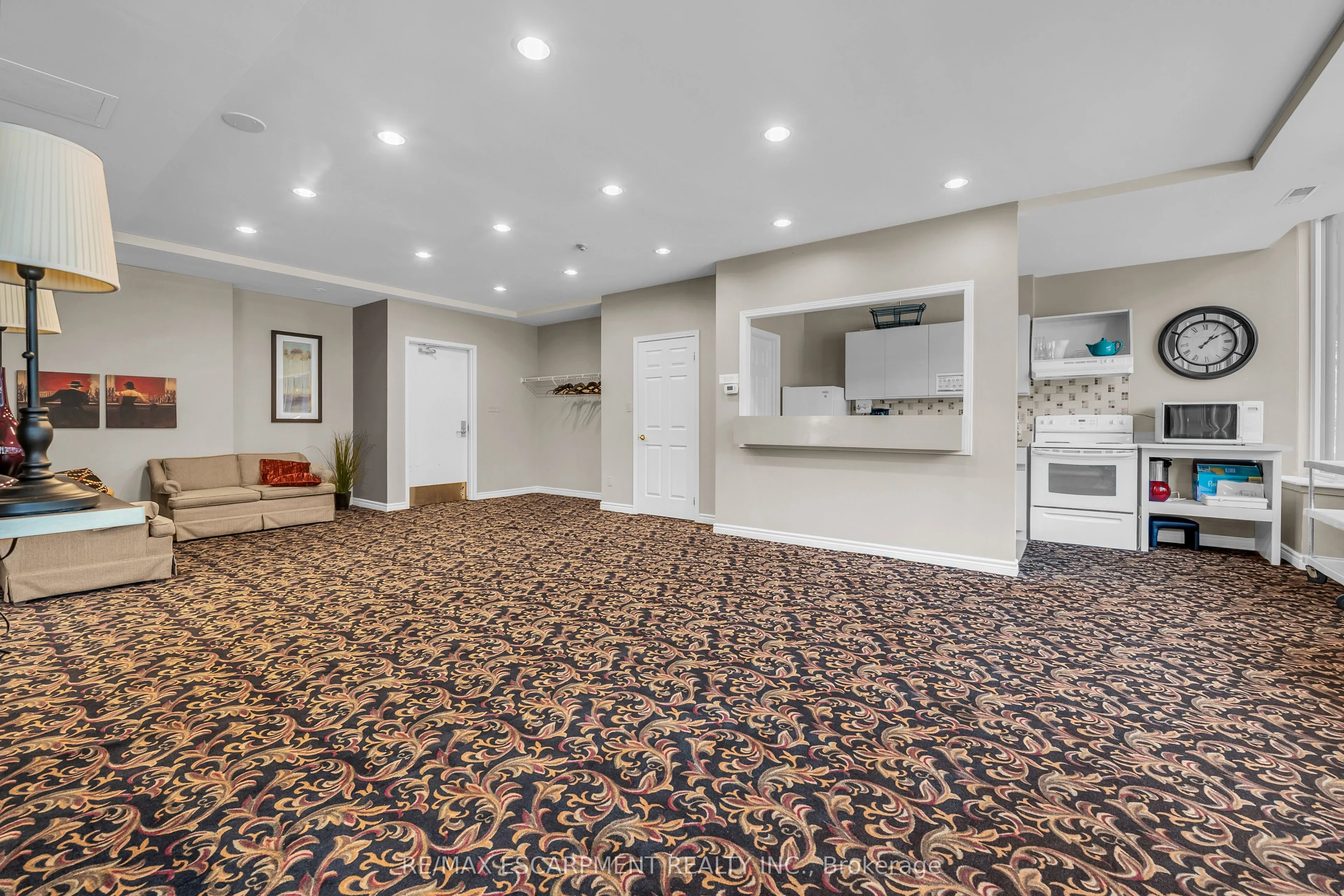 67 Caroline Street S #203
