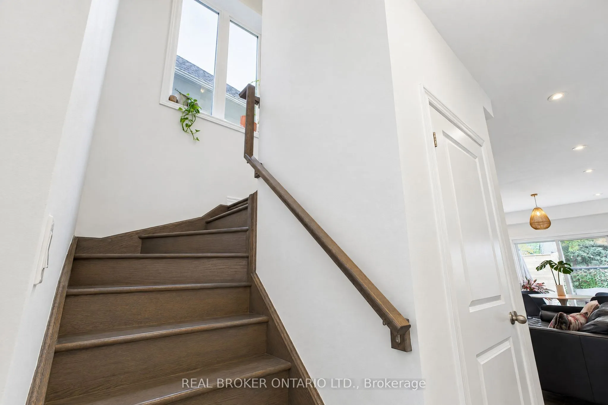 60 Starling Drive