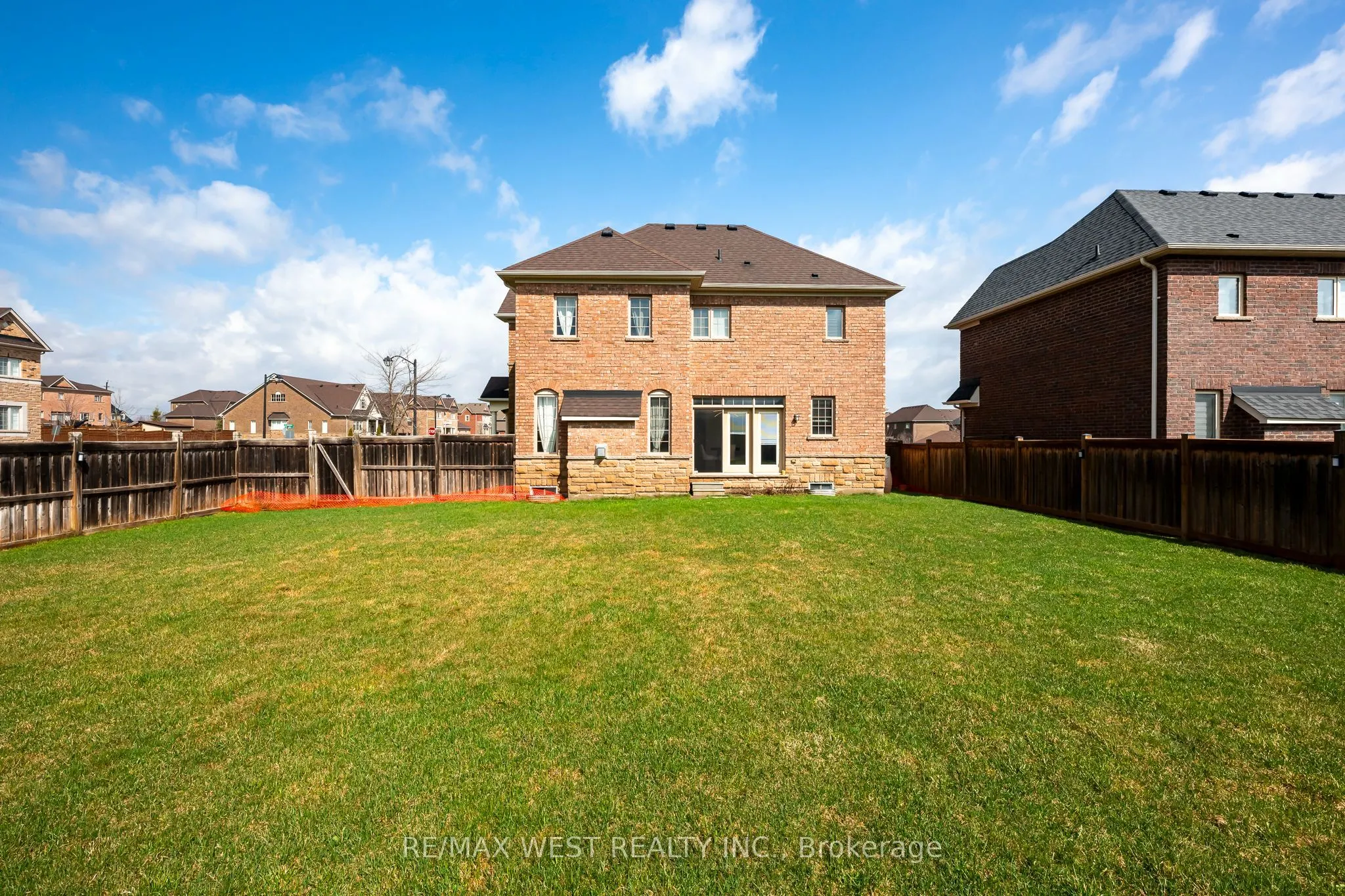 10 Stonegate Avenue