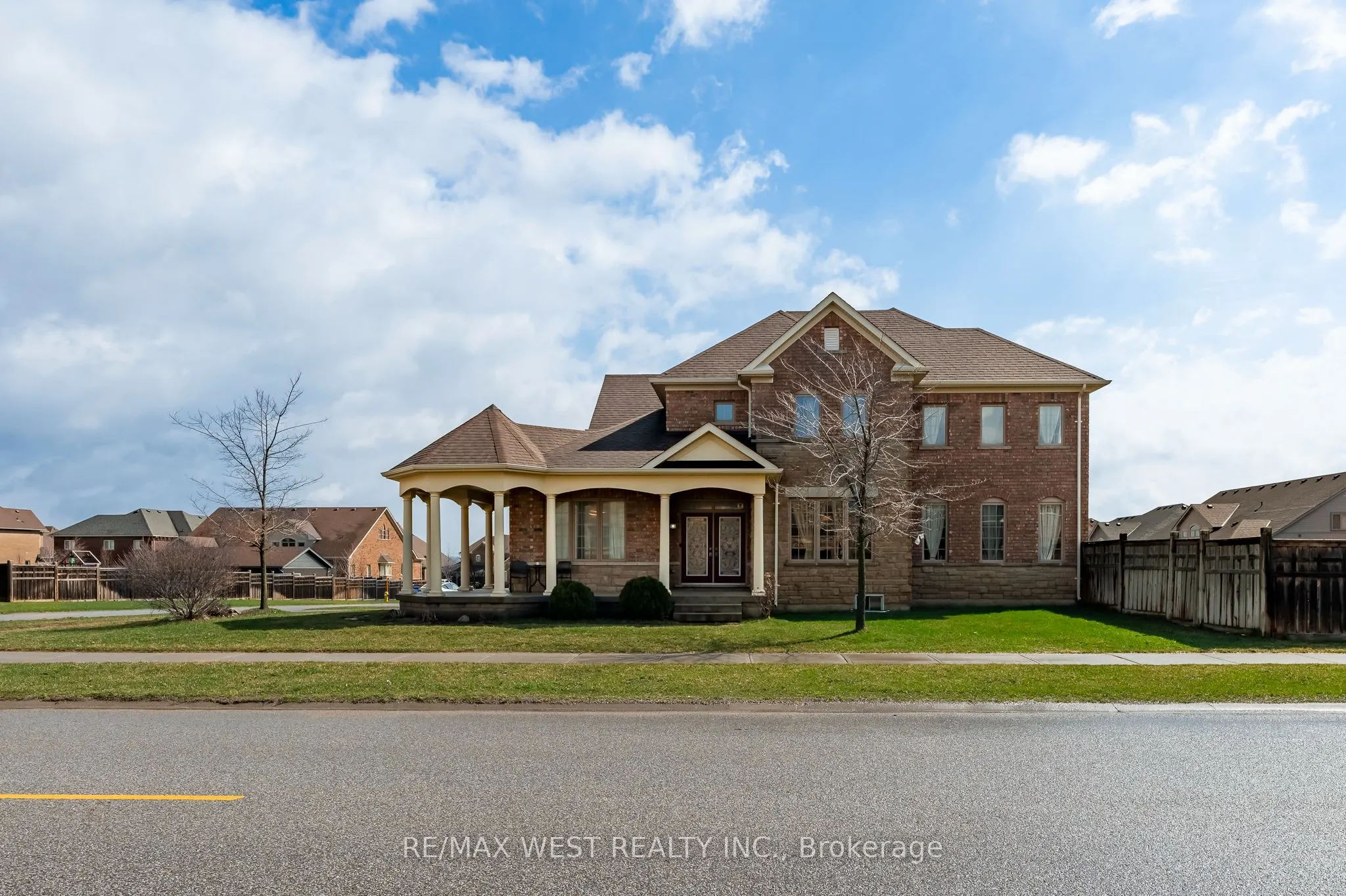 10 Stonegate Avenue