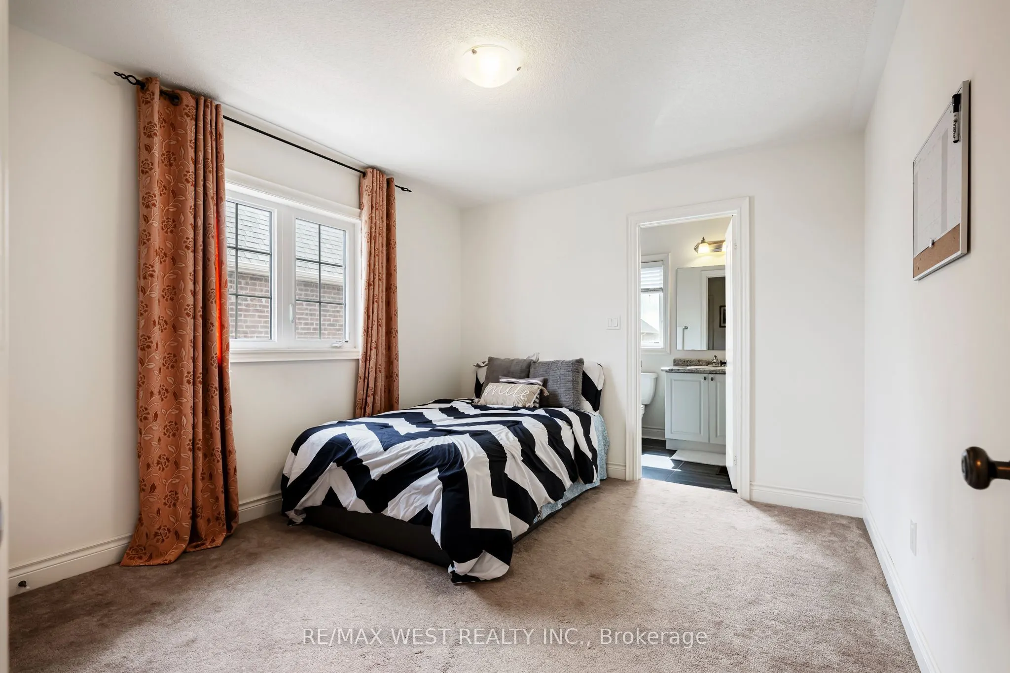 10 Stonegate Avenue