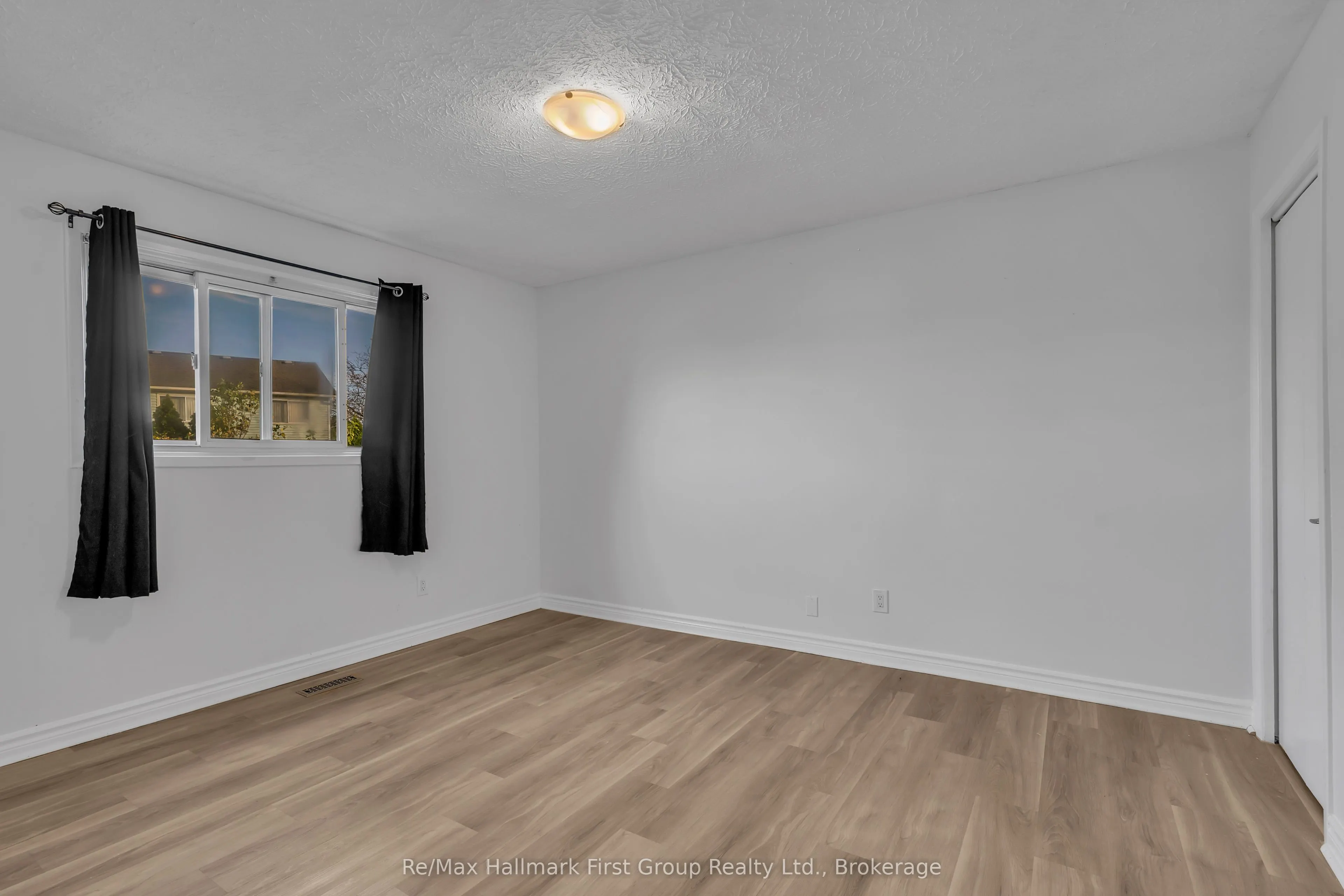 78 Commerford Street #Main
