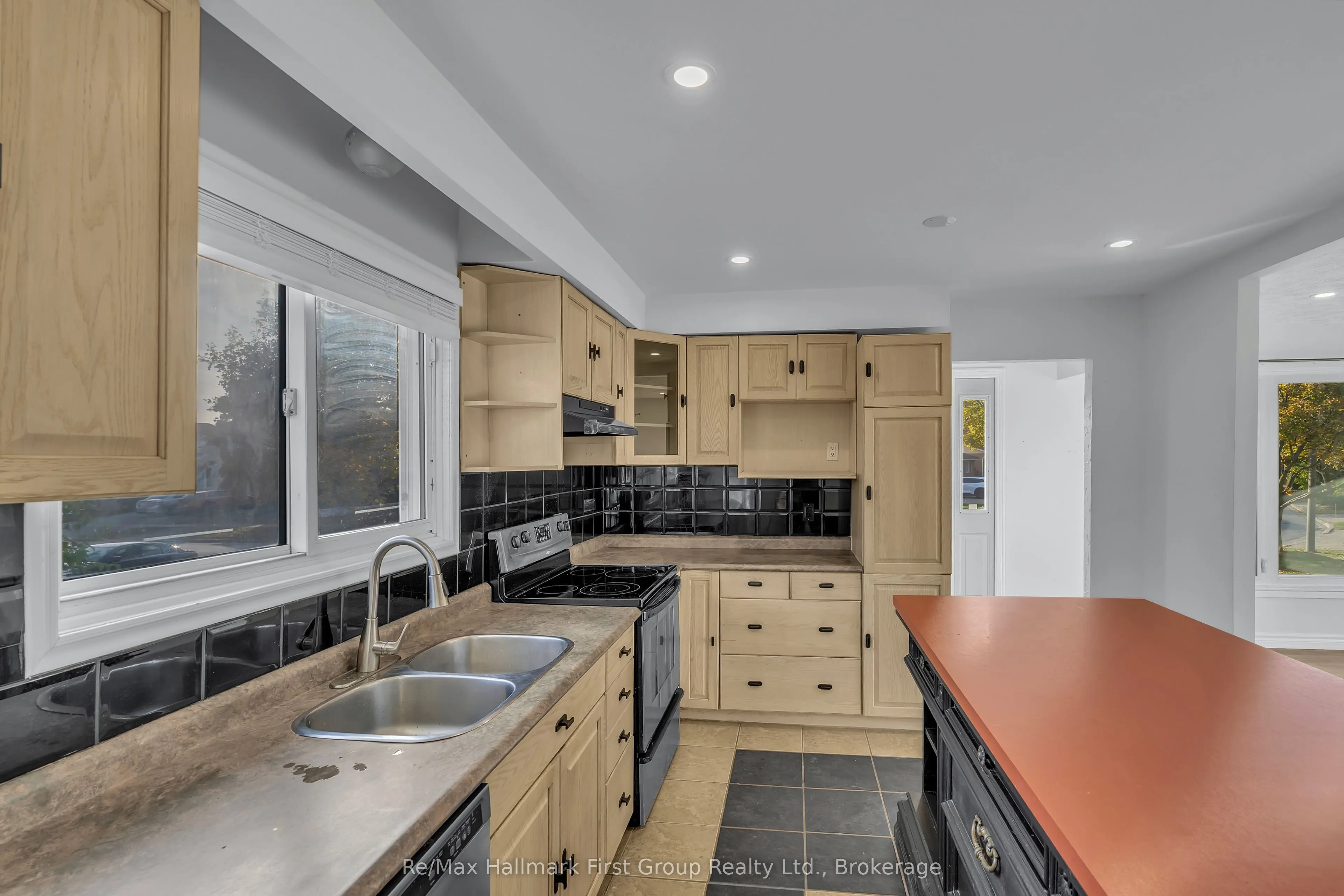 78 Commerford Street #Main