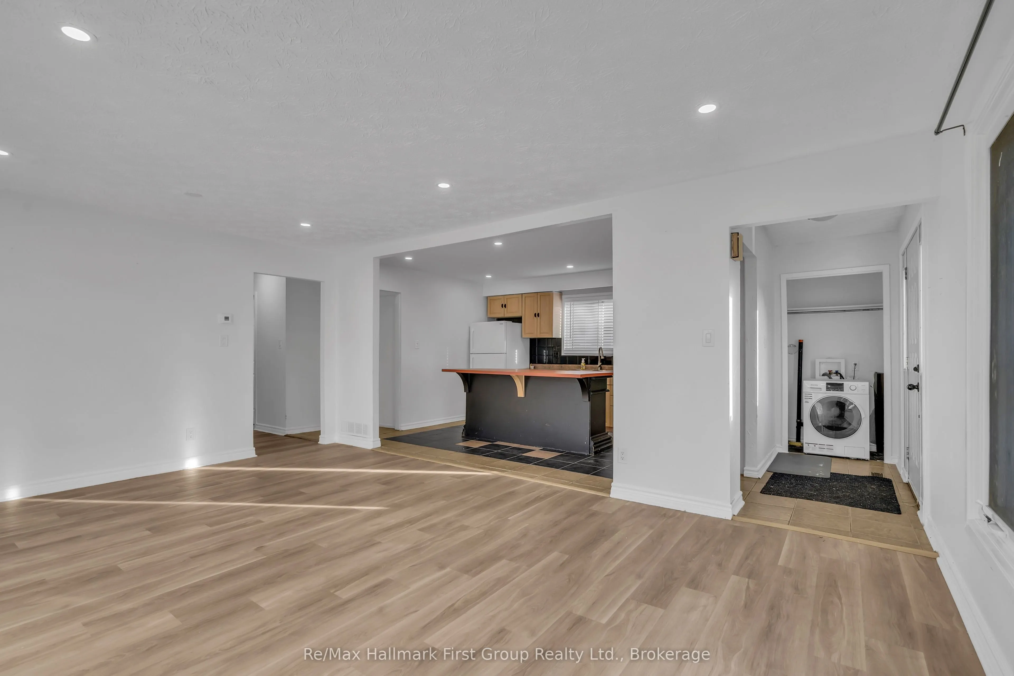 78 Commerford Street #Main