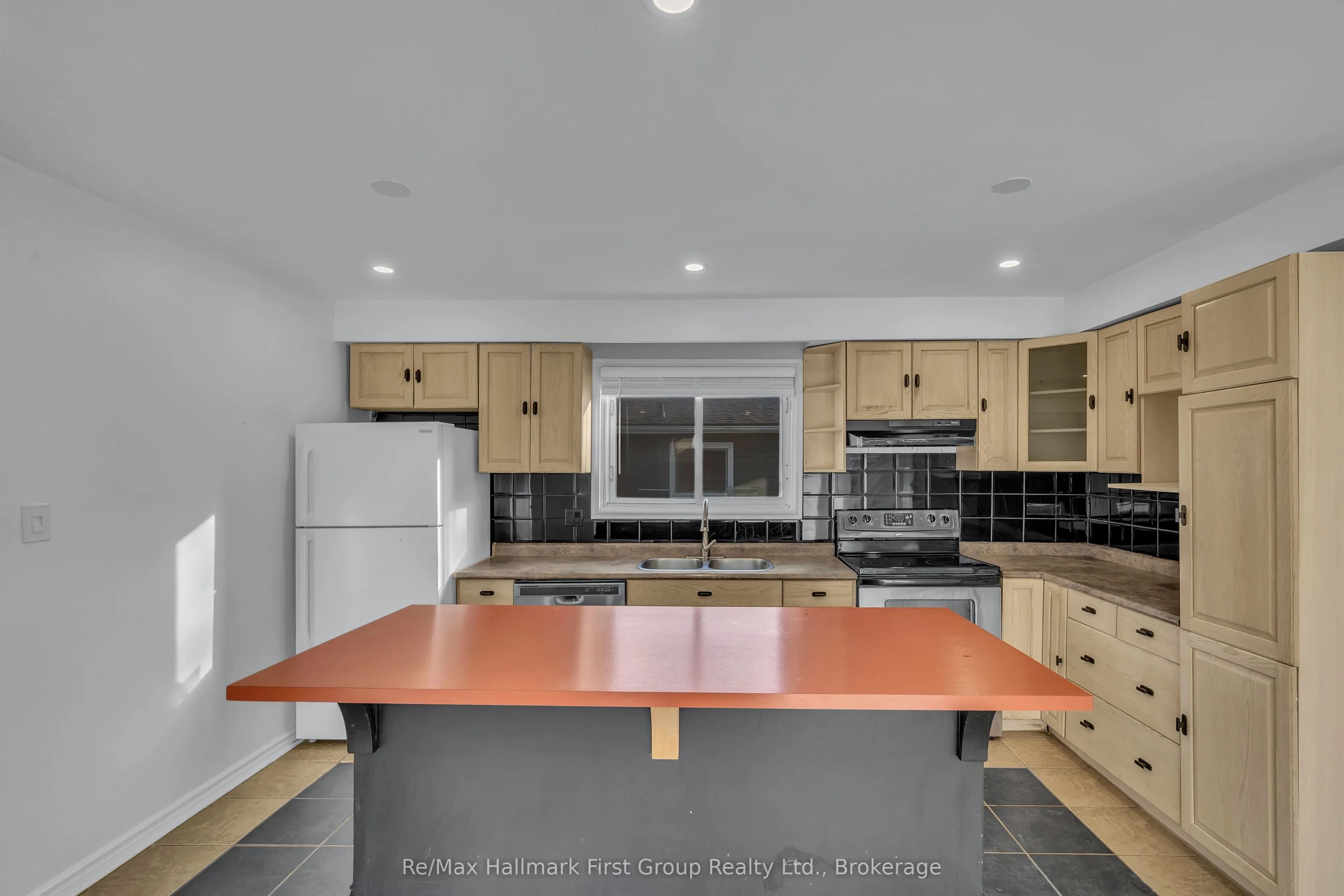 78 Commerford Street #Main