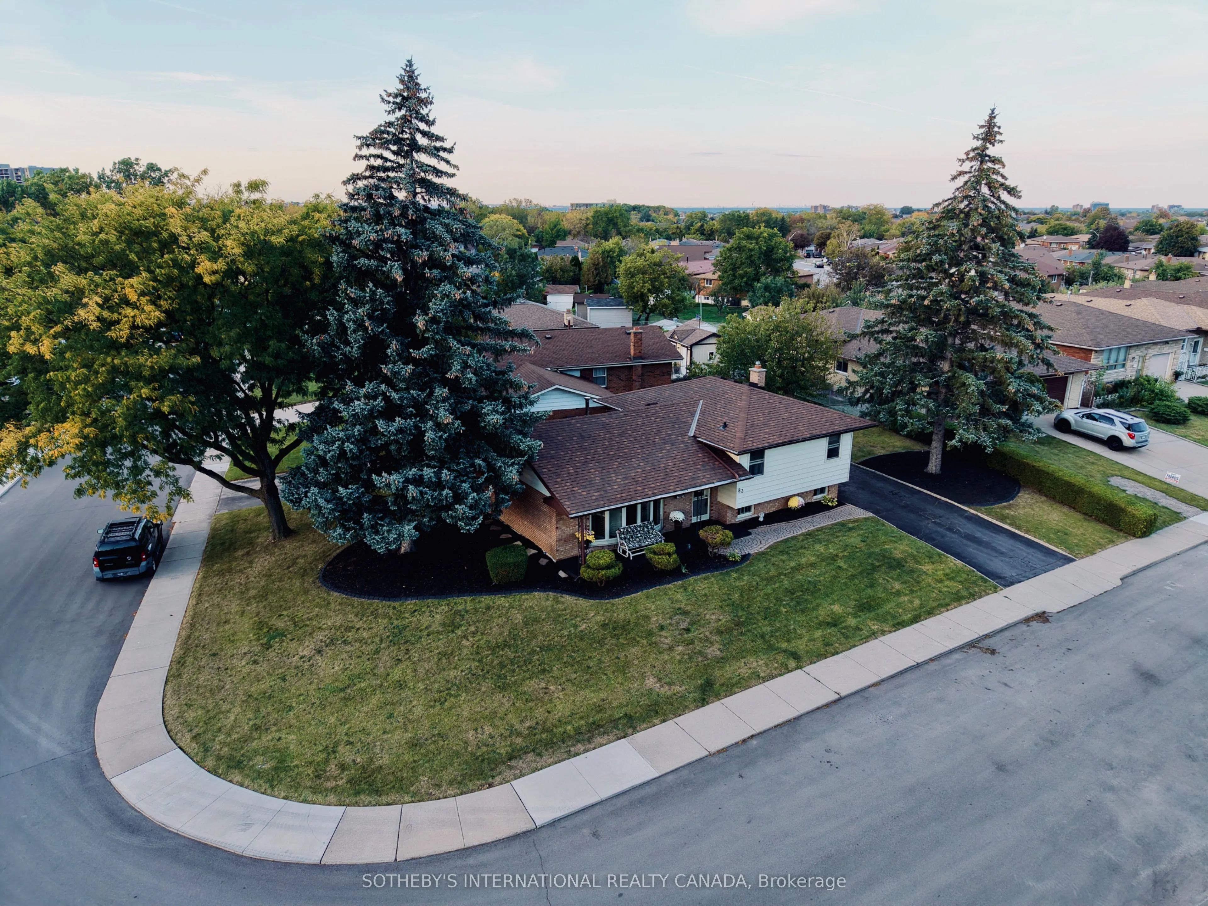 83 Marcella Crescent SW