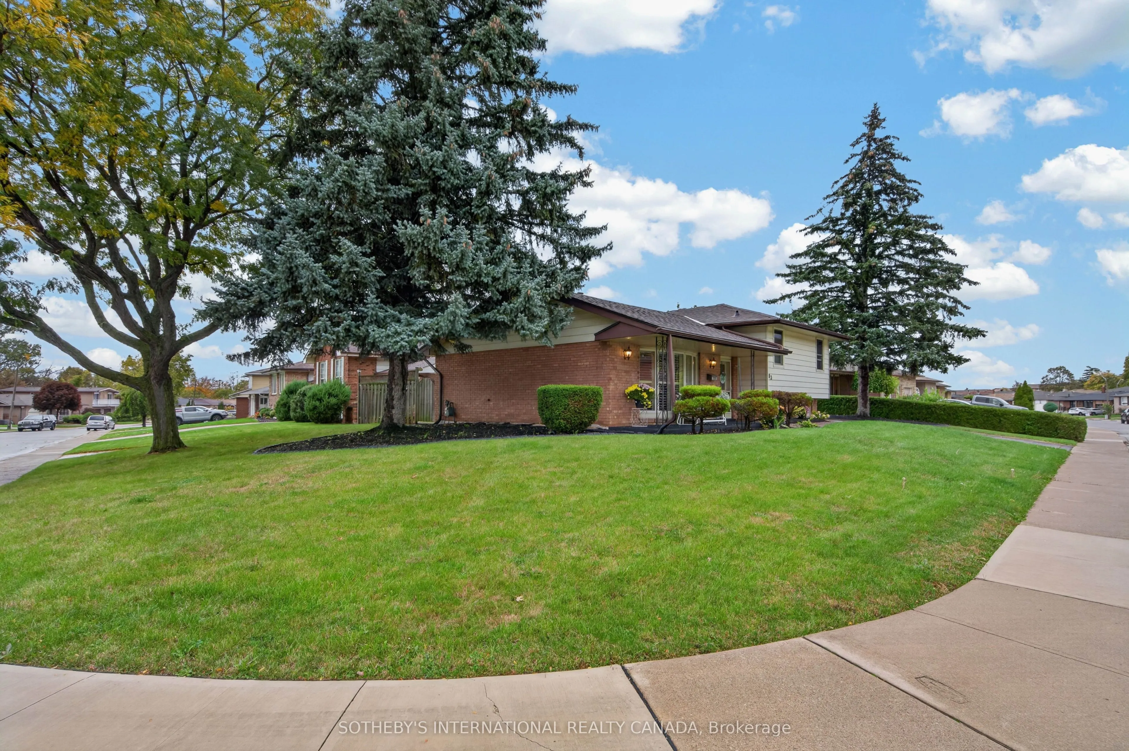 83 Marcella Crescent SW