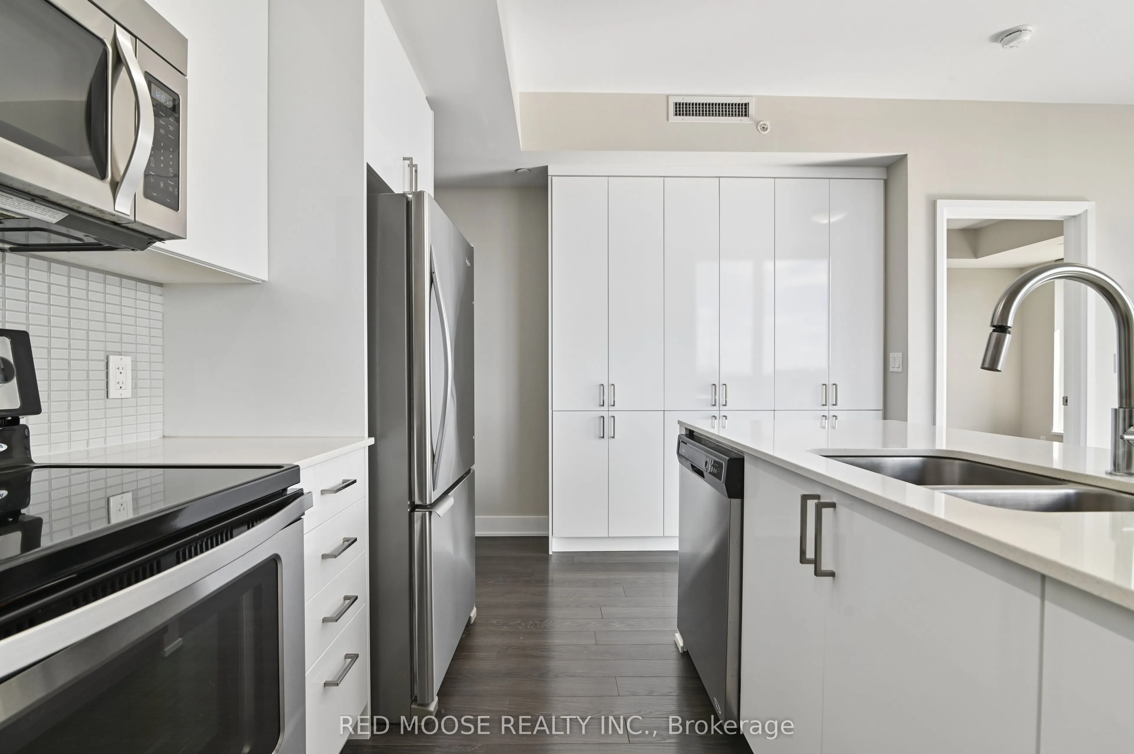 118 Holmwood Avenue #705